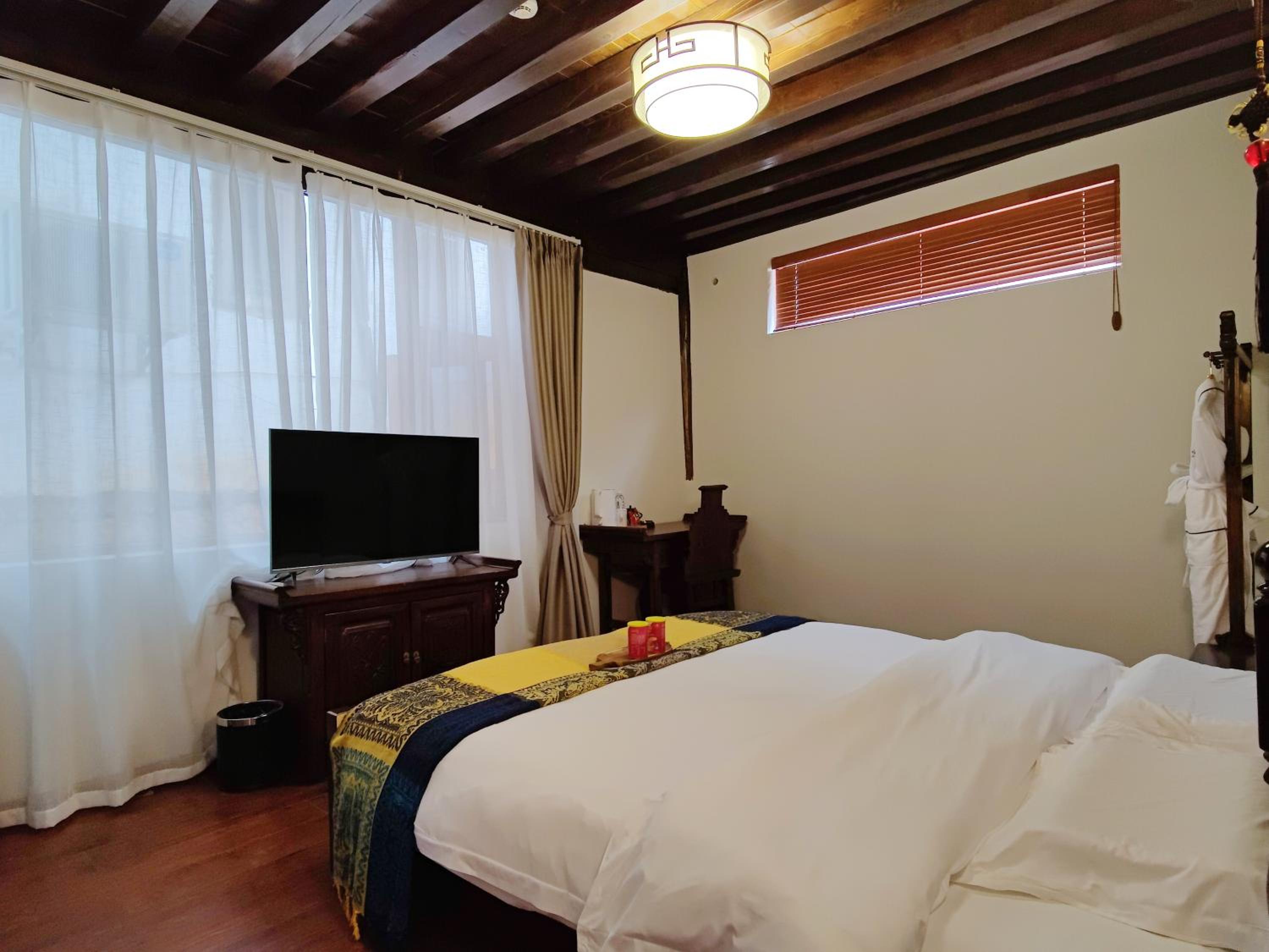 Lijiang Tinghuatang Banshan Hotel