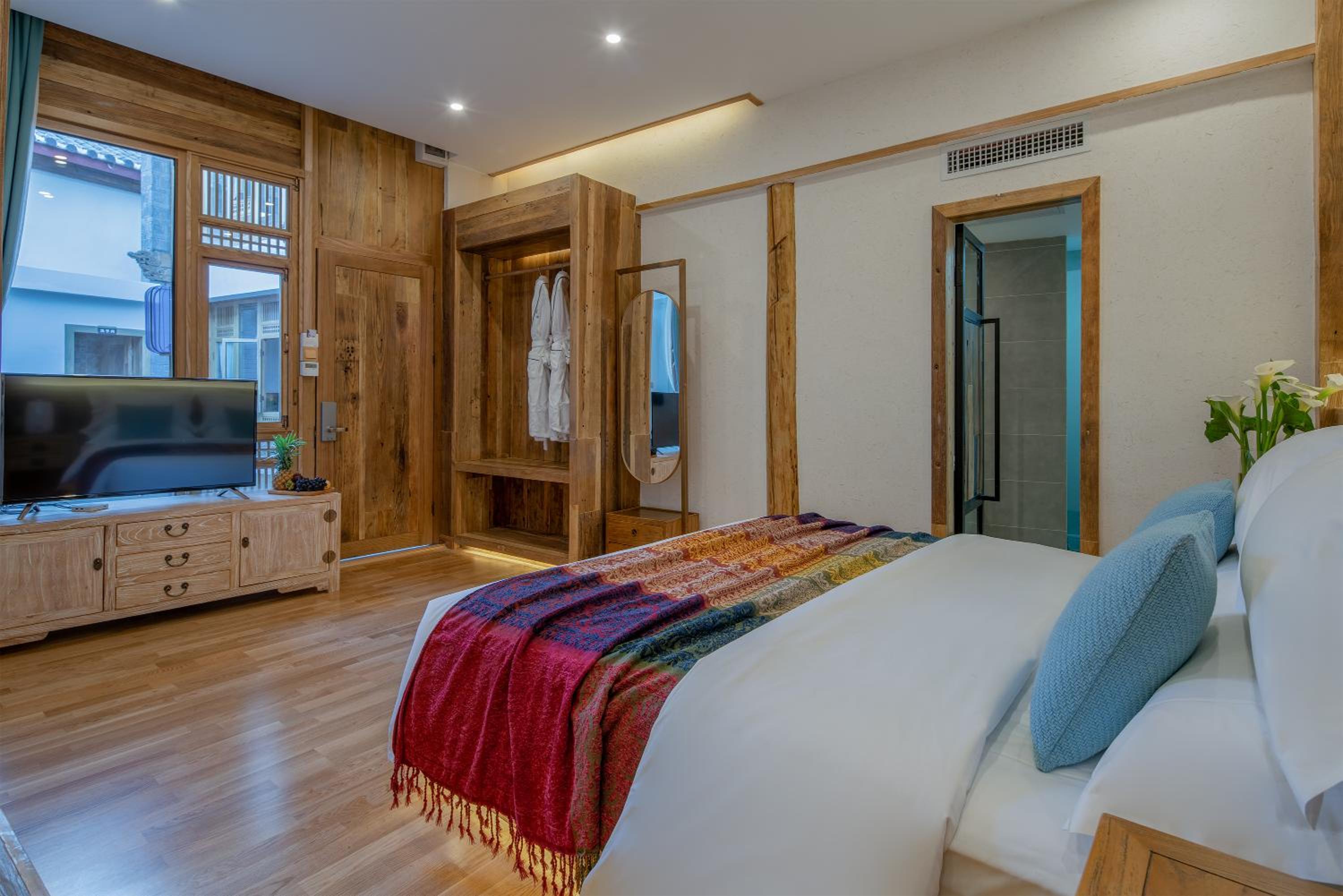 Lijiang Tinghuatang Banshan Hotel