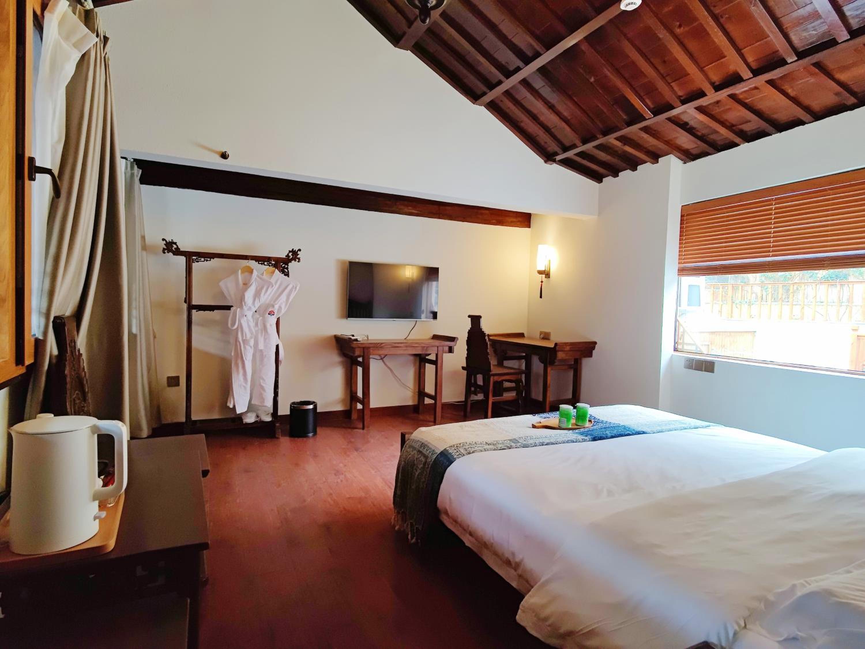Lijiang Tinghuatang Banshan Hotel