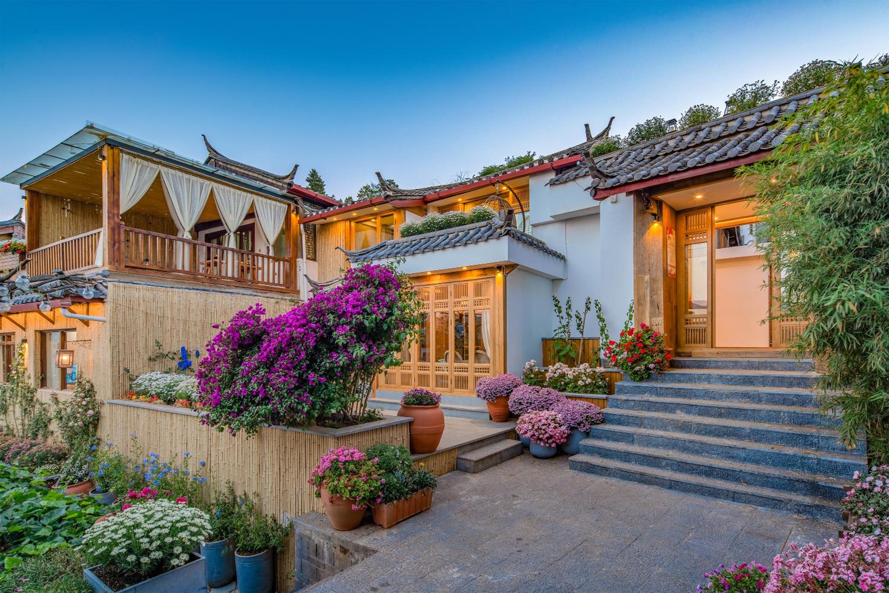 Lijiang Tinghuatang Banshan Hotel