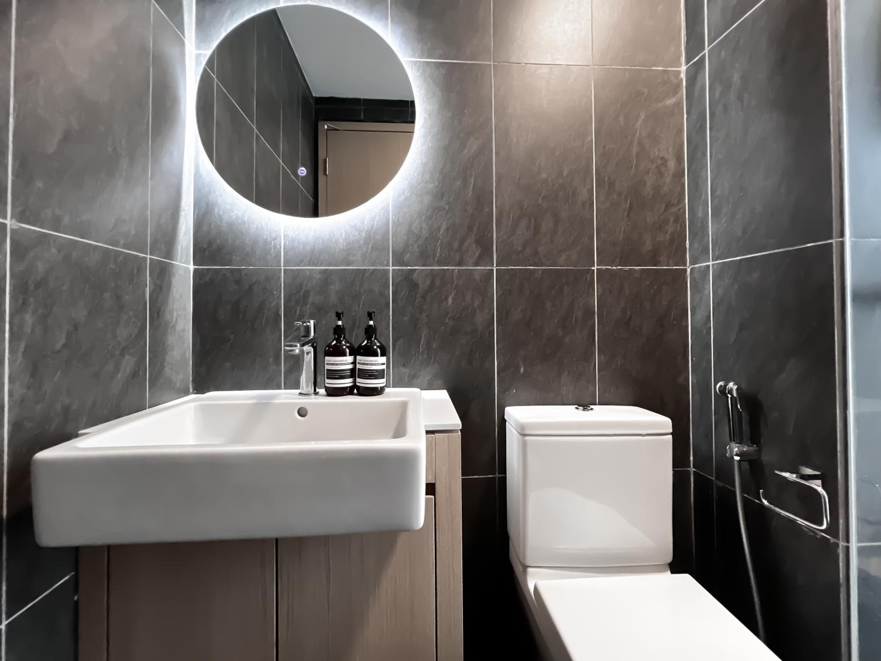 The Luxe by Manhattan Group
