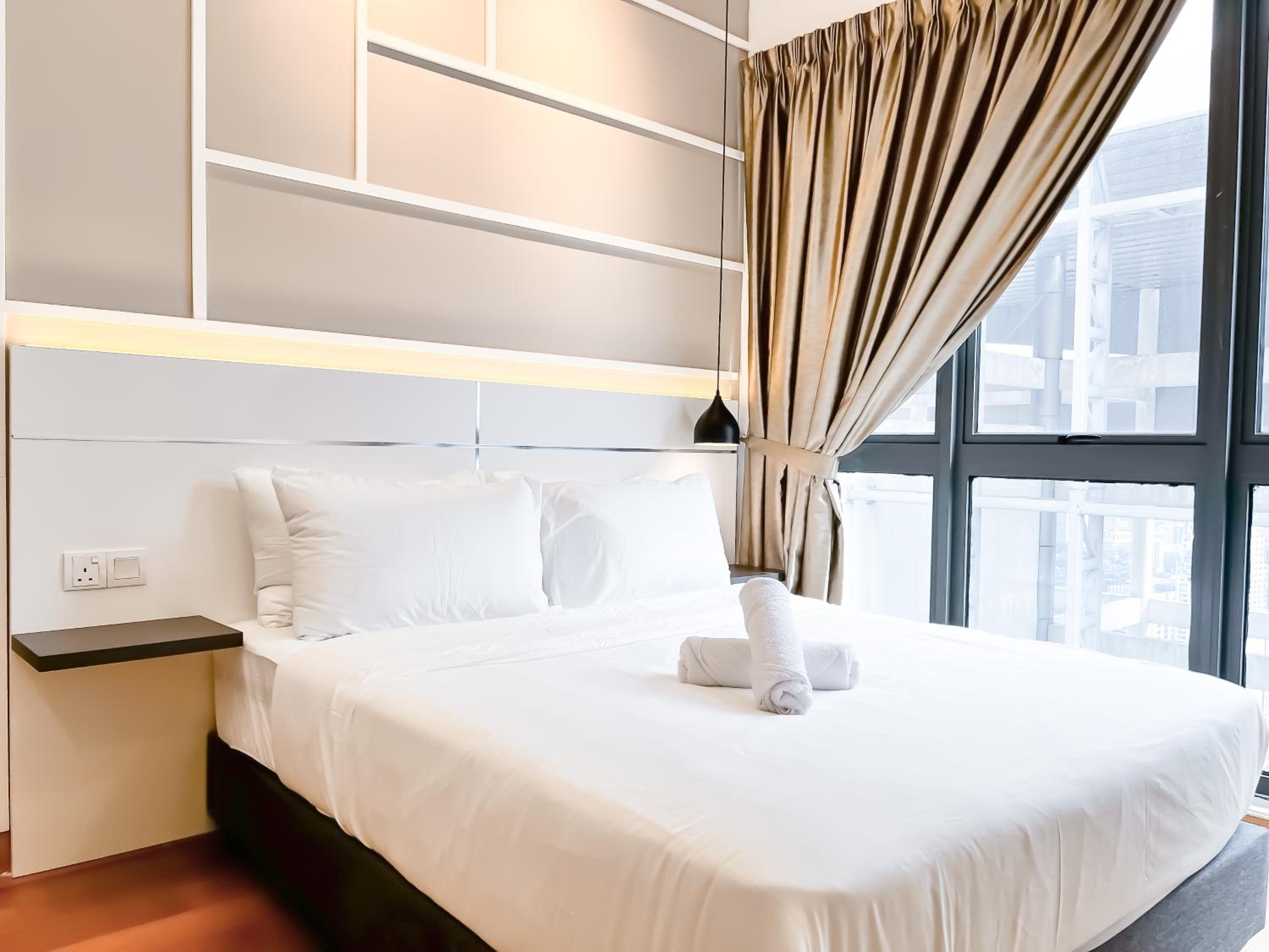 The Luxe by Manhattan Group