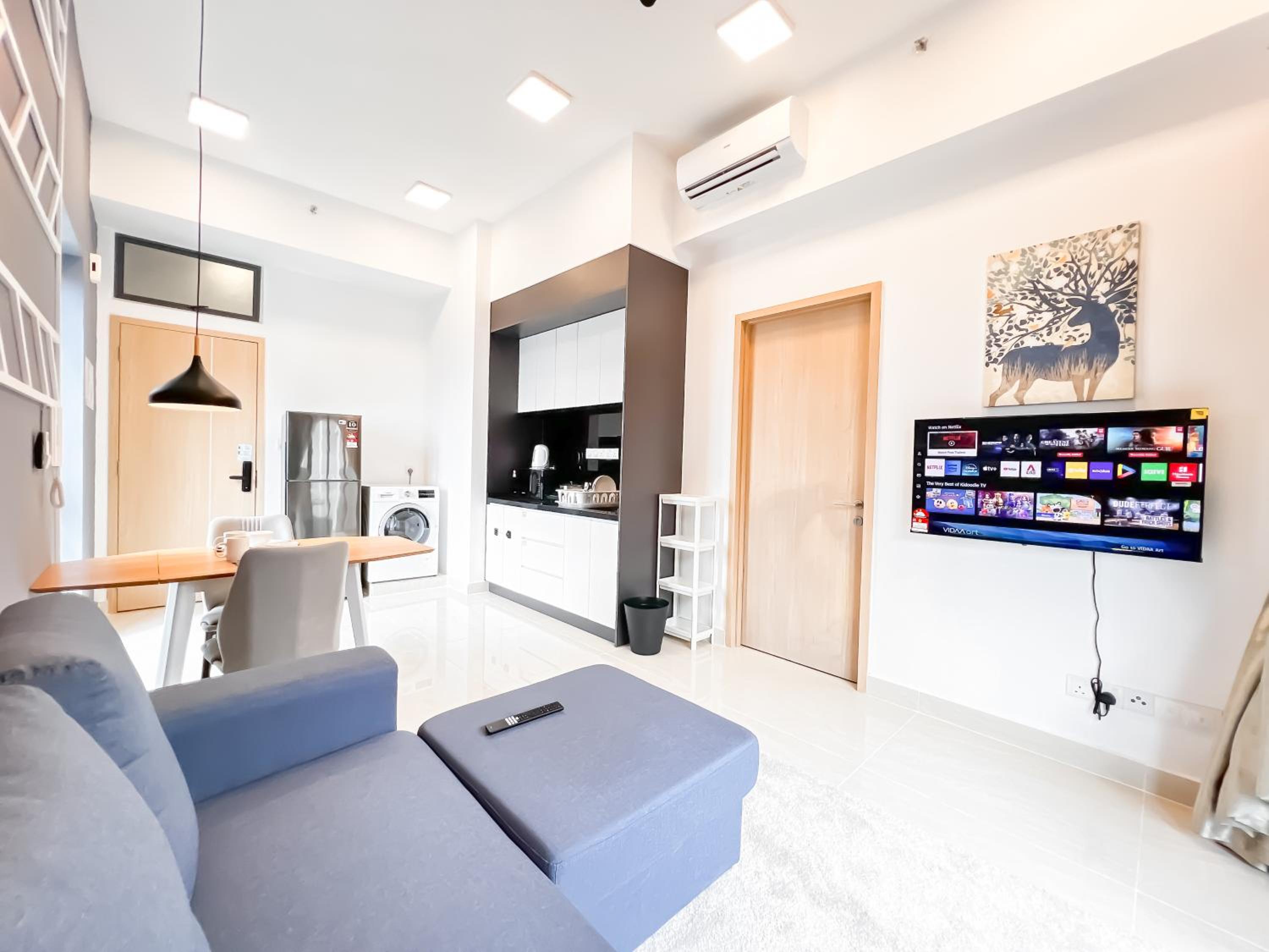 The Luxe by Manhattan Group