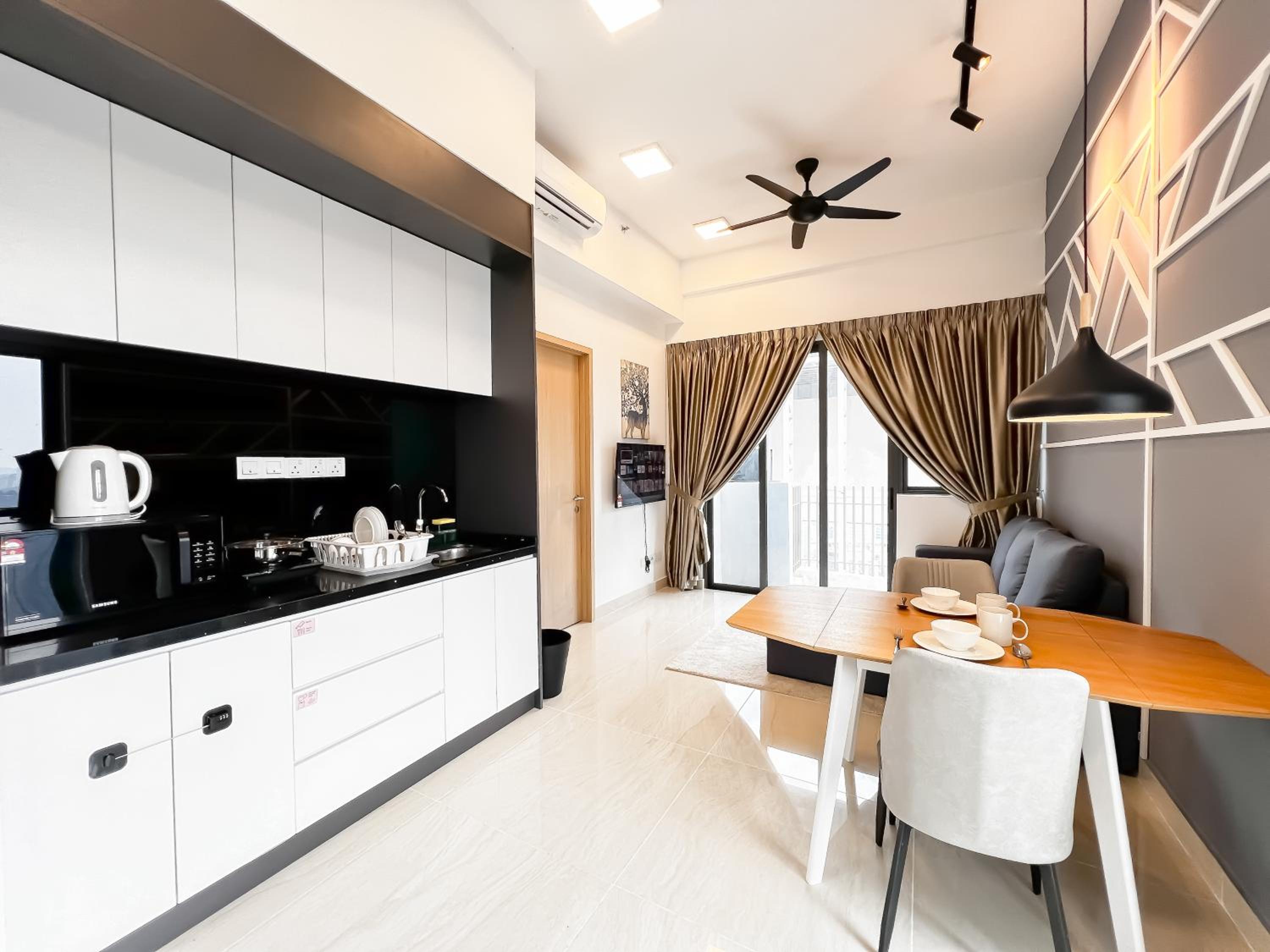 The Luxe by Manhattan Group