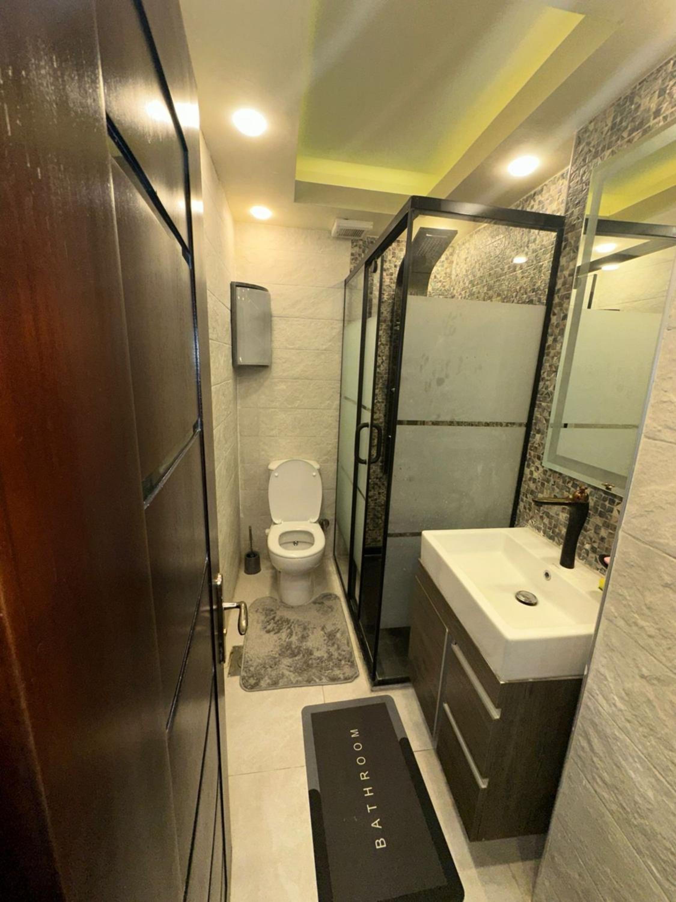 Well-furnished 2BR Apartment in Sphinx Square El Agouza
