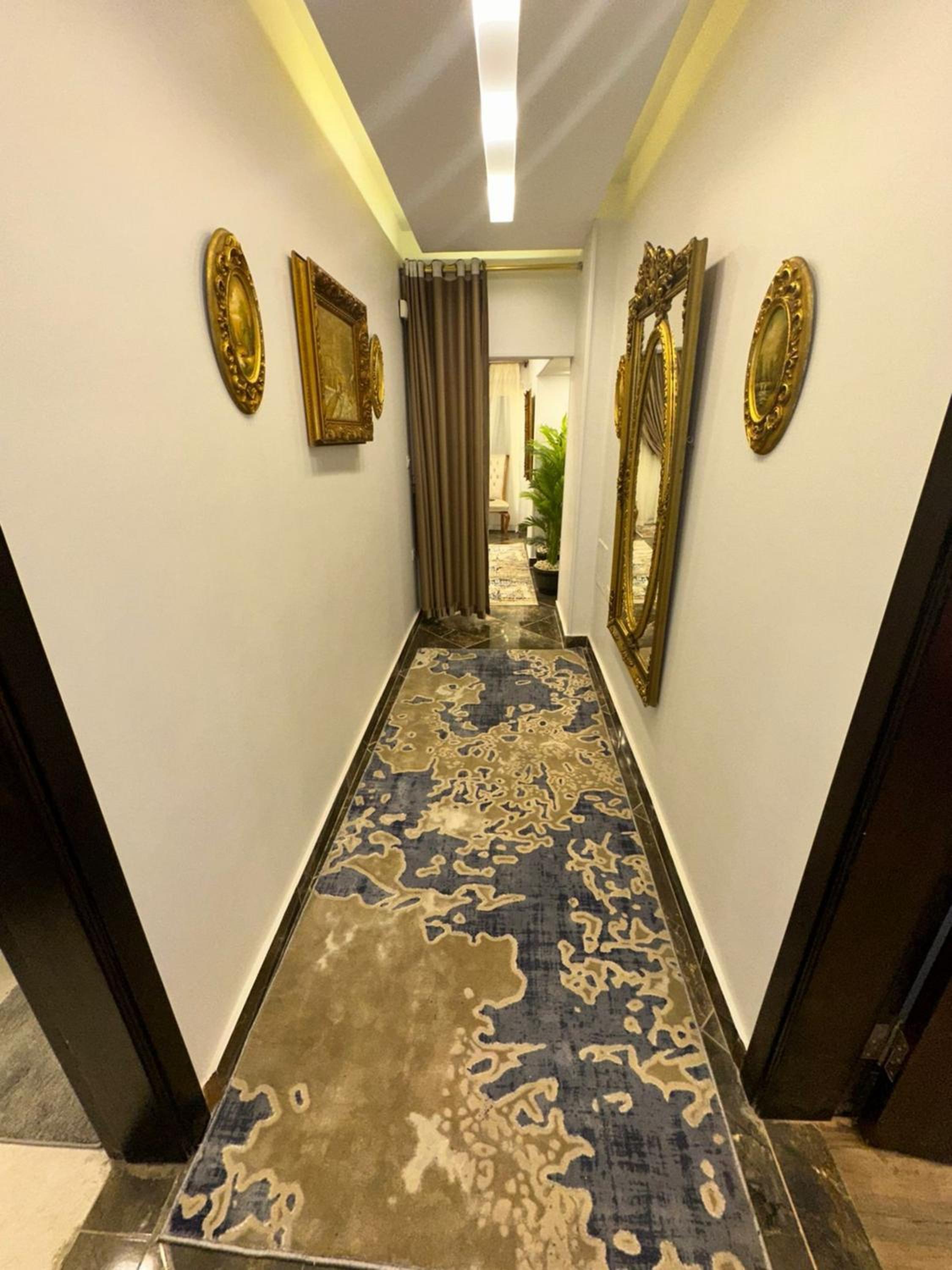 Well-furnished 2BR Apartment in Sphinx Square El Agouza