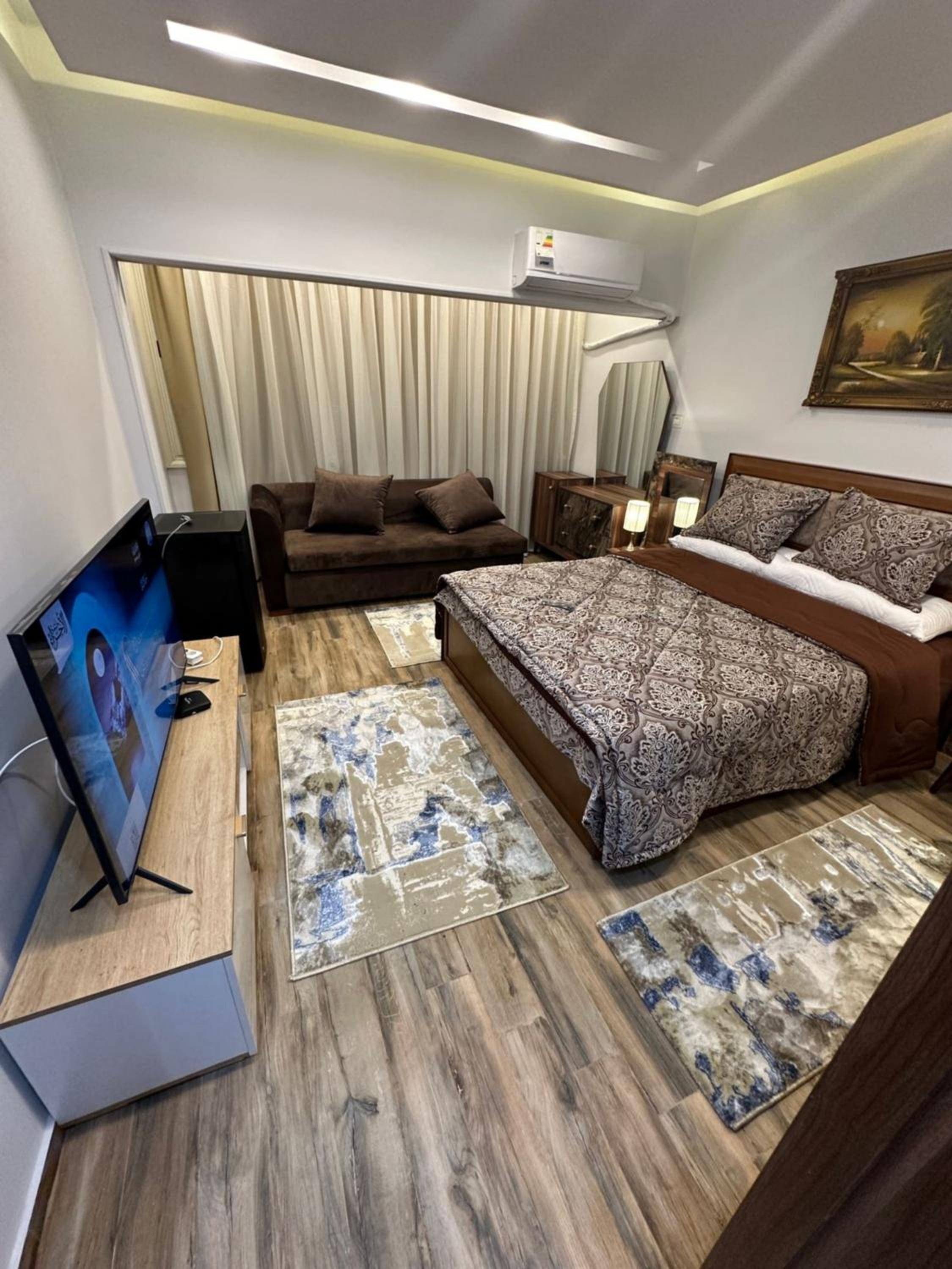 Well-furnished 2BR Apartment in Sphinx Square El Agouza