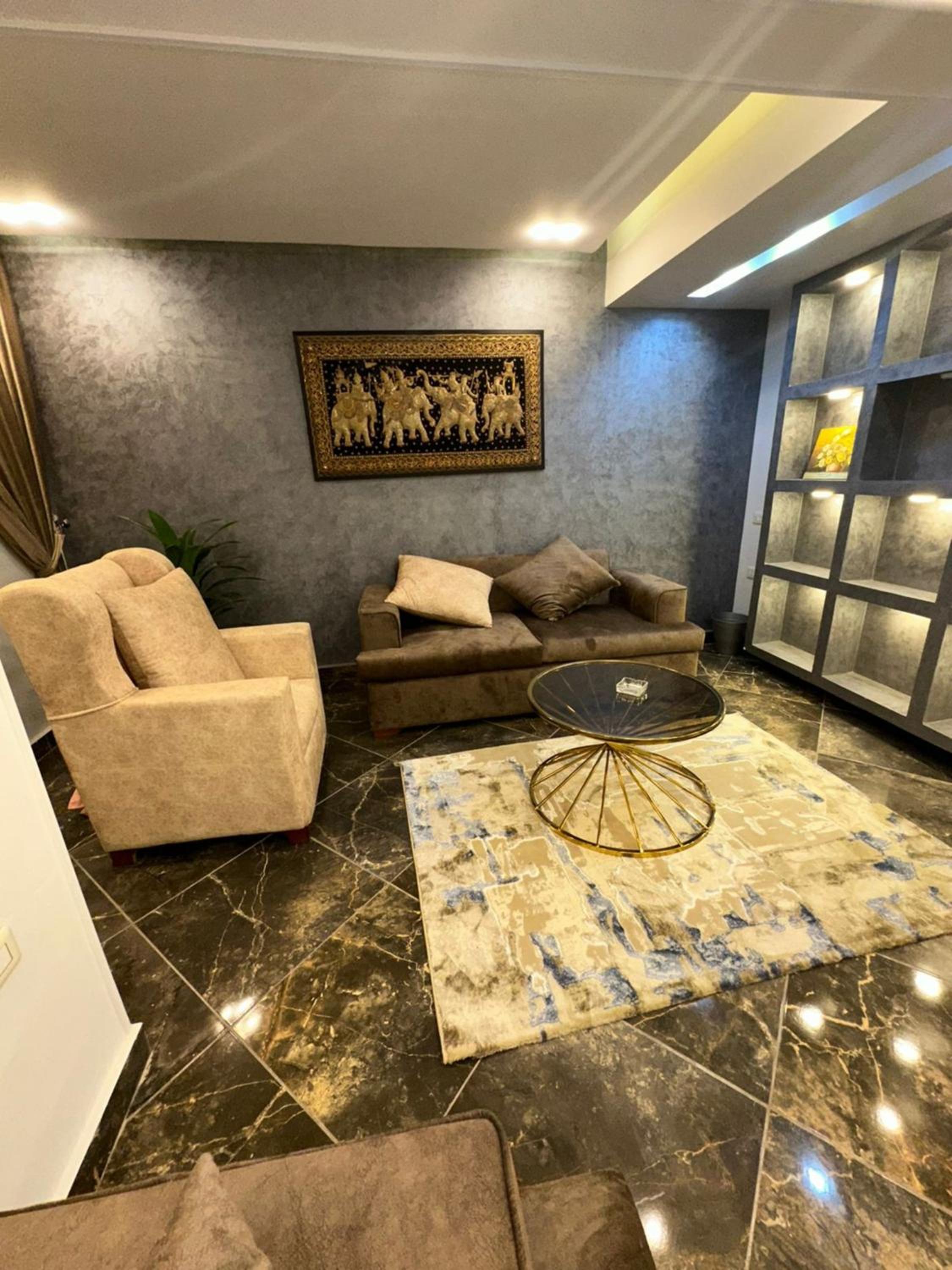 Well-furnished 2BR Apartment in Sphinx Square El Agouza