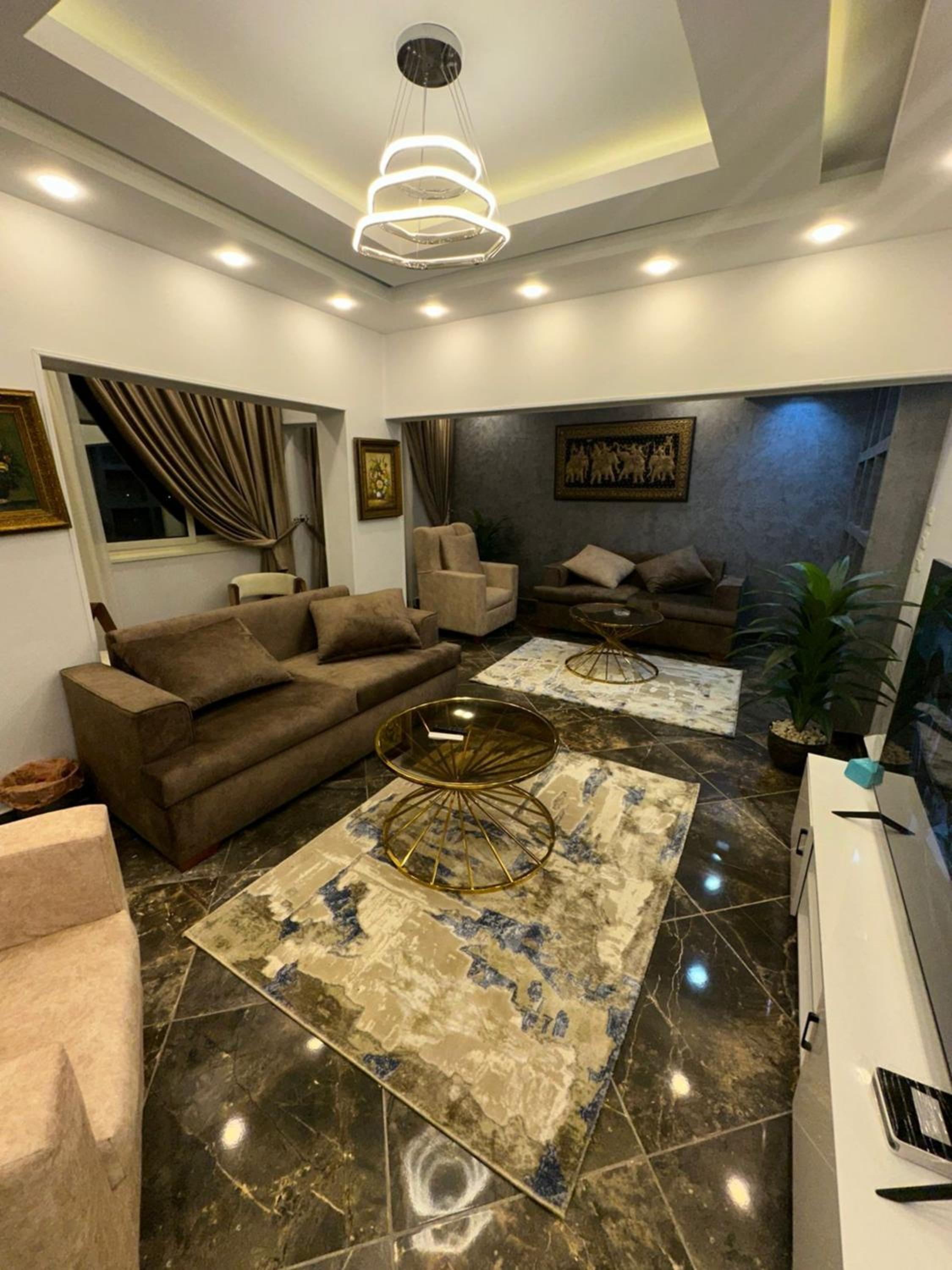 Well-furnished 2BR Apartment in Sphinx Square El Agouza