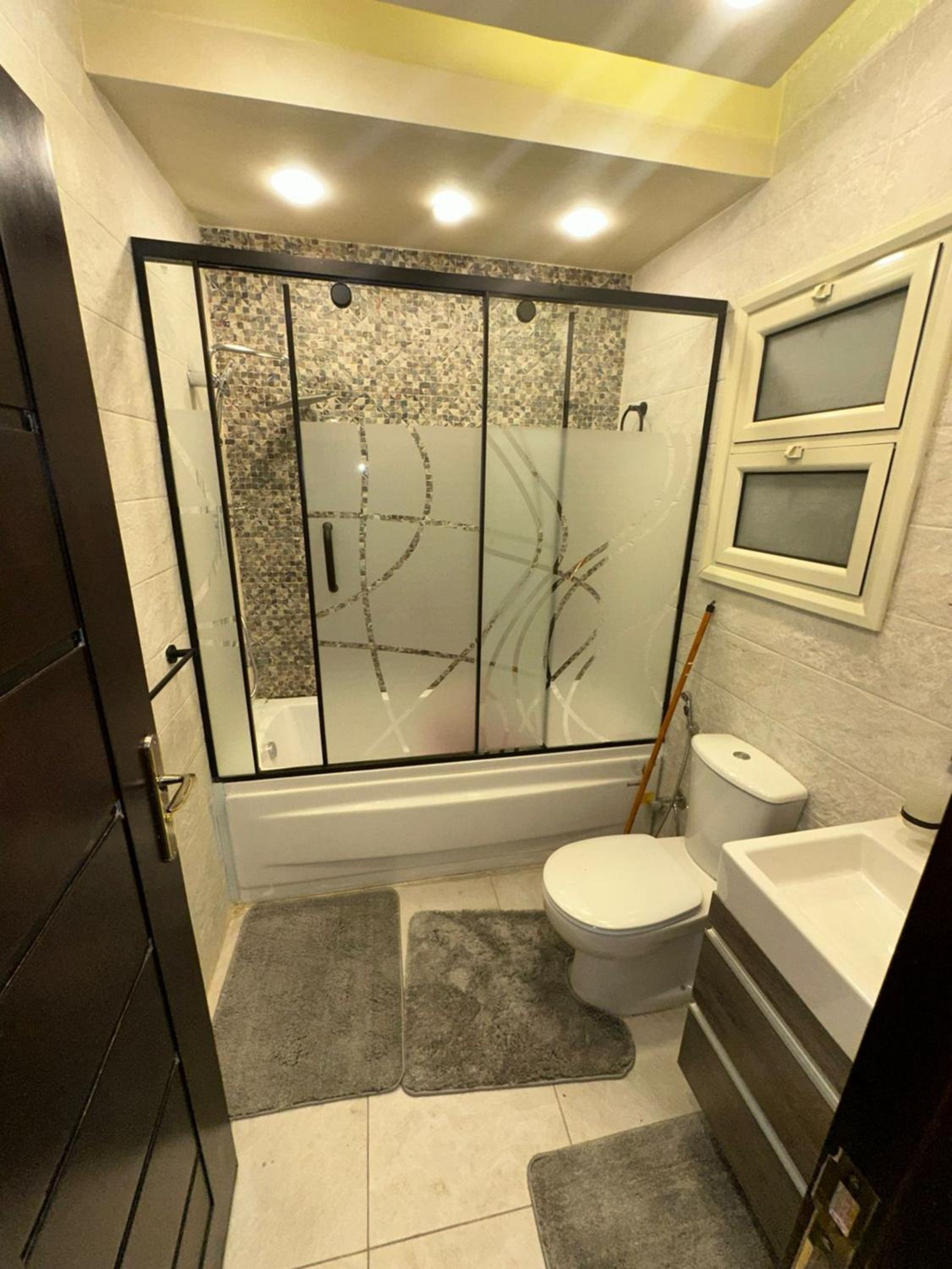 Well-furnished 2BR Apartment in Sphinx Square El Agouza