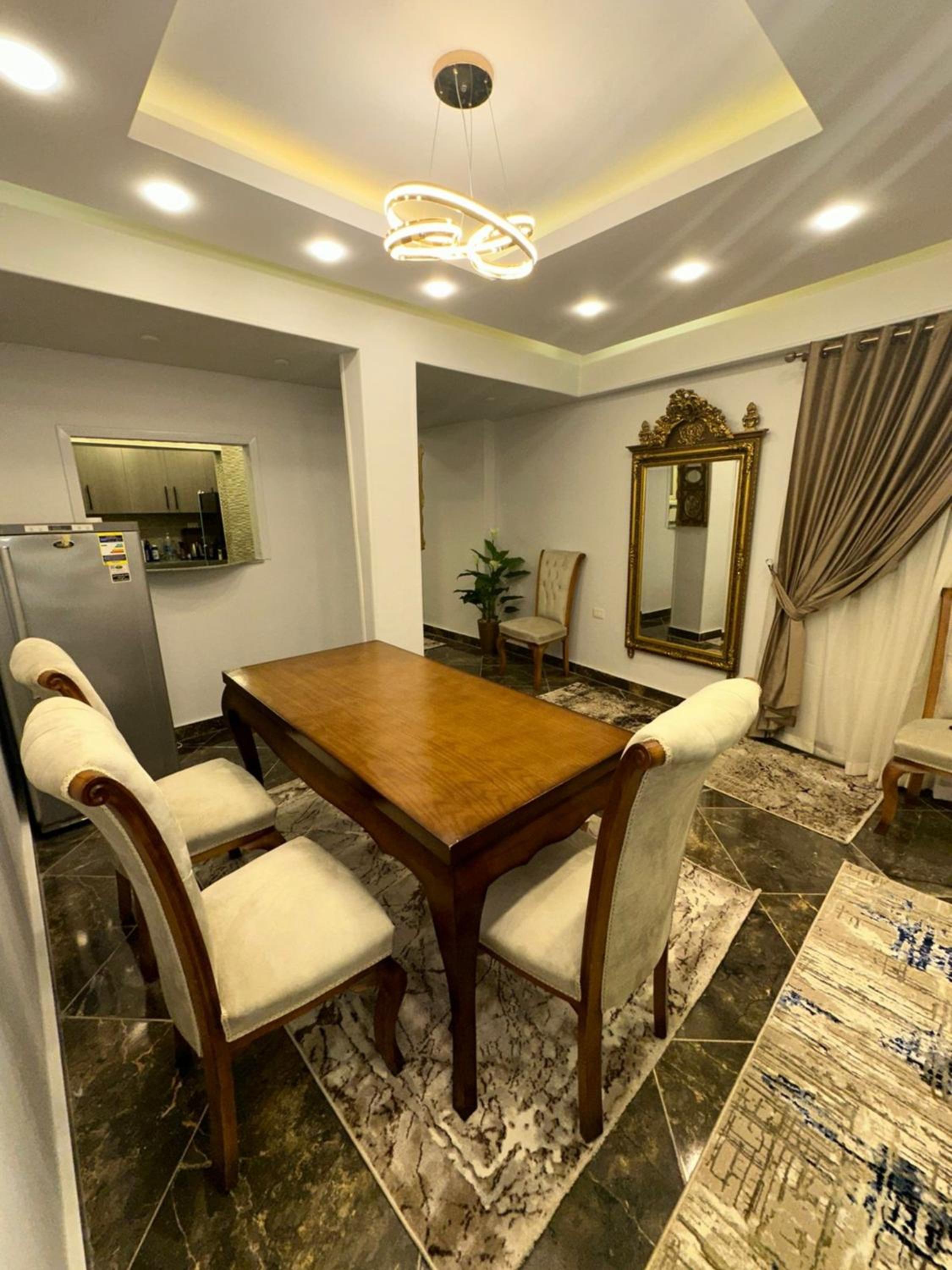 Well-furnished 2BR Apartment in Sphinx Square El Agouza