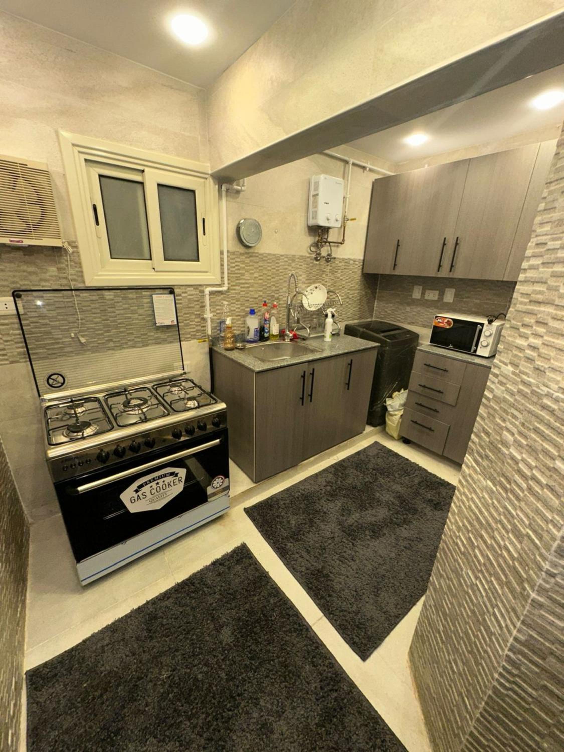 Well-furnished 2BR Apartment in Sphinx Square El Agouza