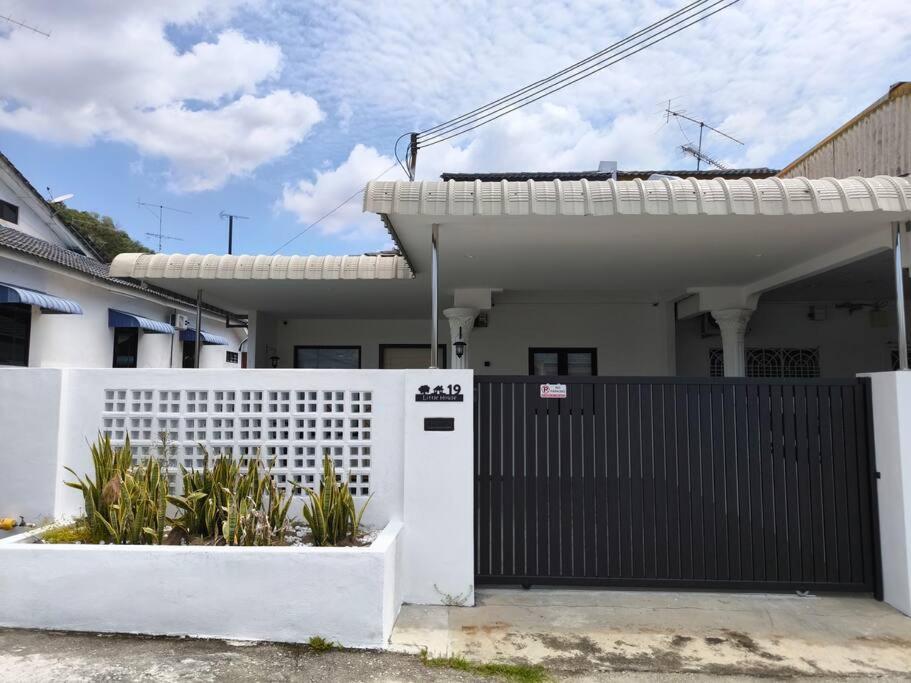 Tiny House Batu Pahat Homestay by Ngio photo 8