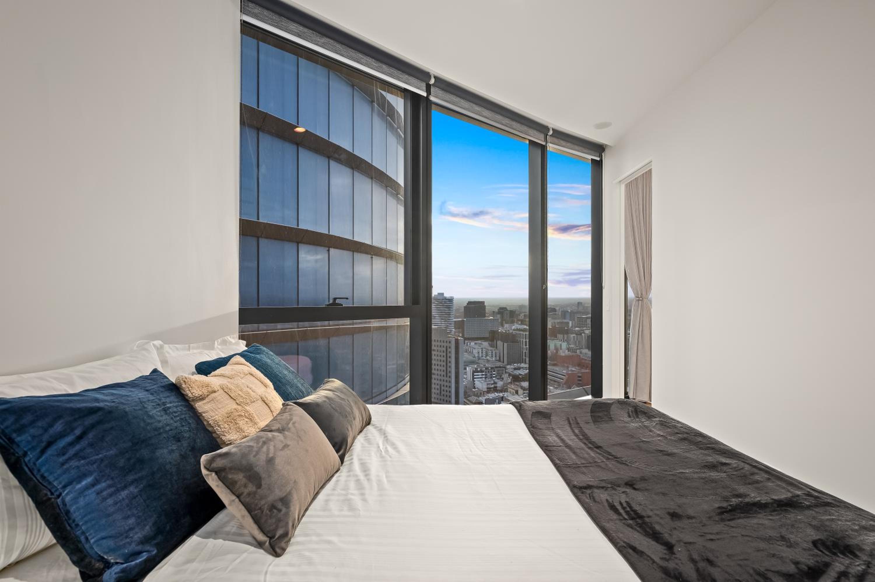 Offline - Luxurious Sapphire 1 Bedroom