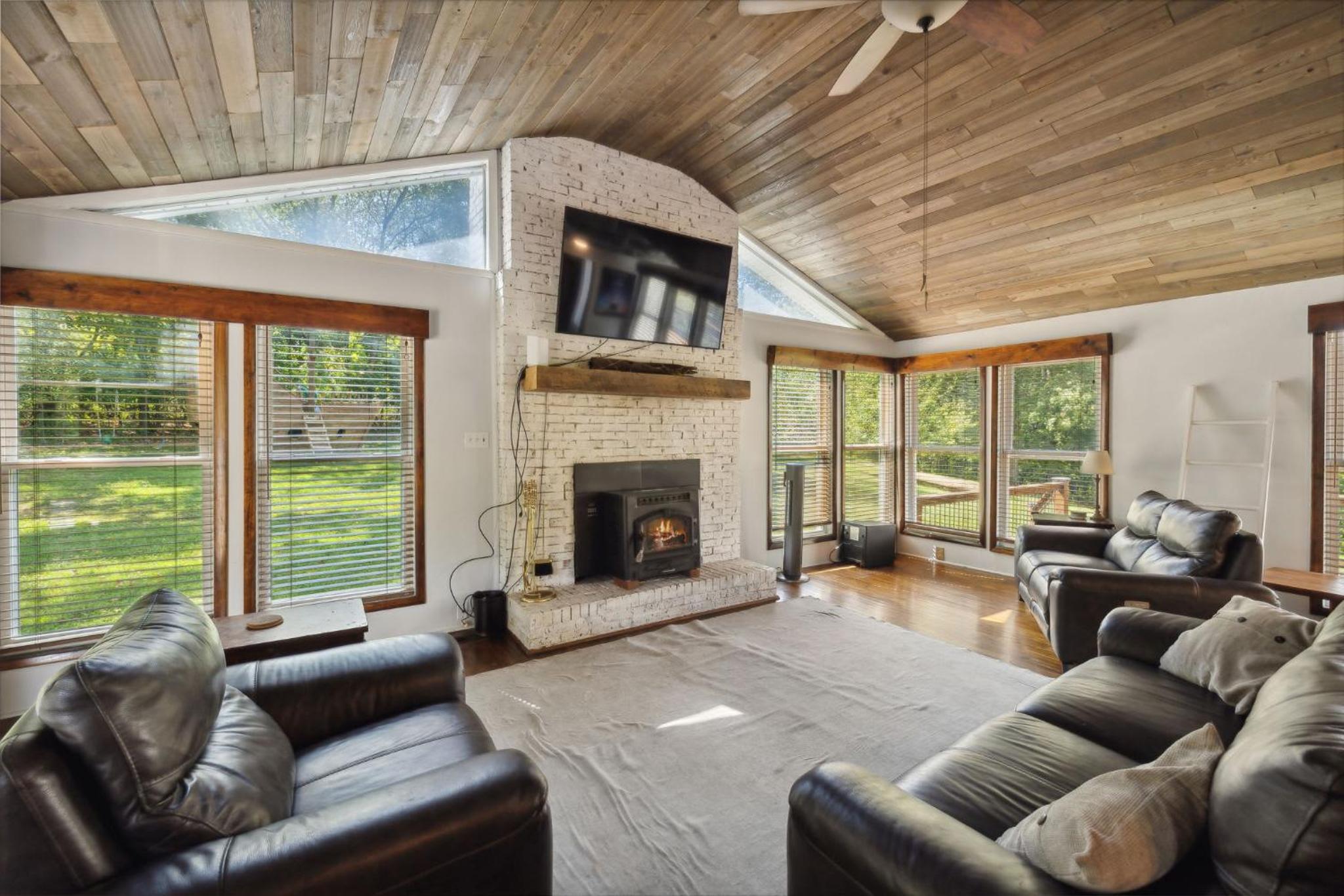 Huge Family Wildlife Retreat Close to the Lake view 2