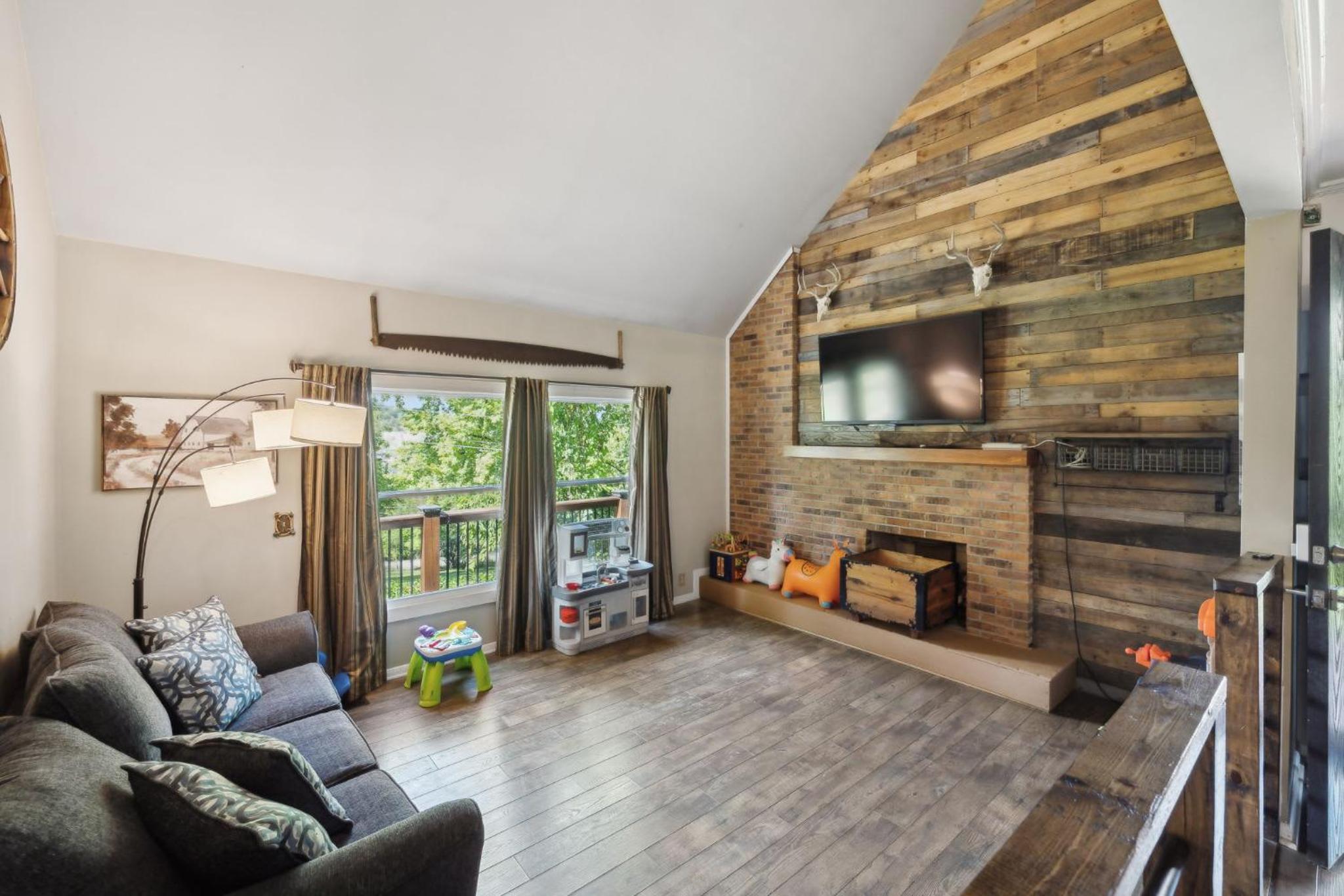 Huge Family Wildlife Retreat Close to the Lake view 4