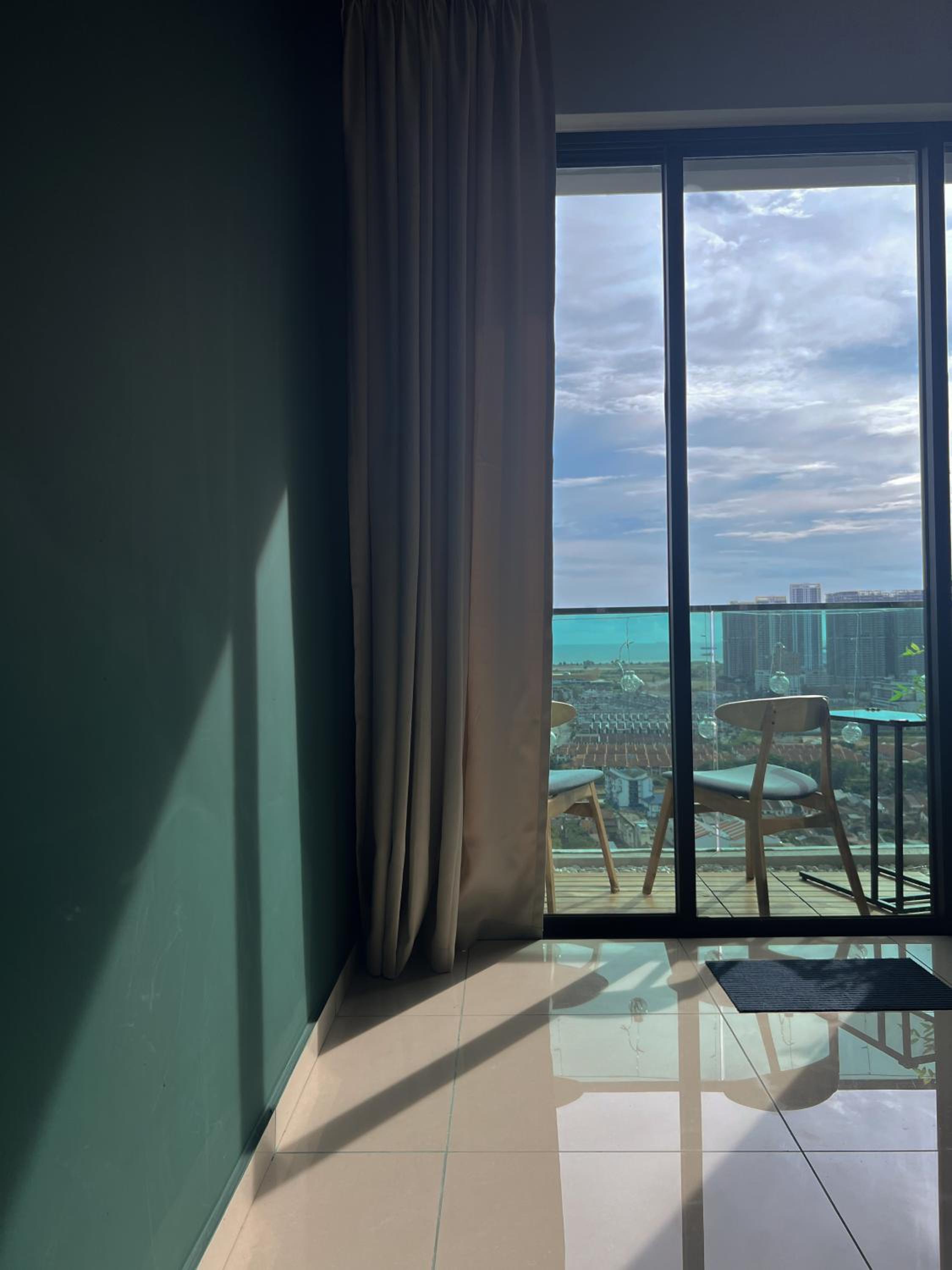 Ong Kim Wee Residence - Sky Green Residence 23 - Balcony with sea view photo 4