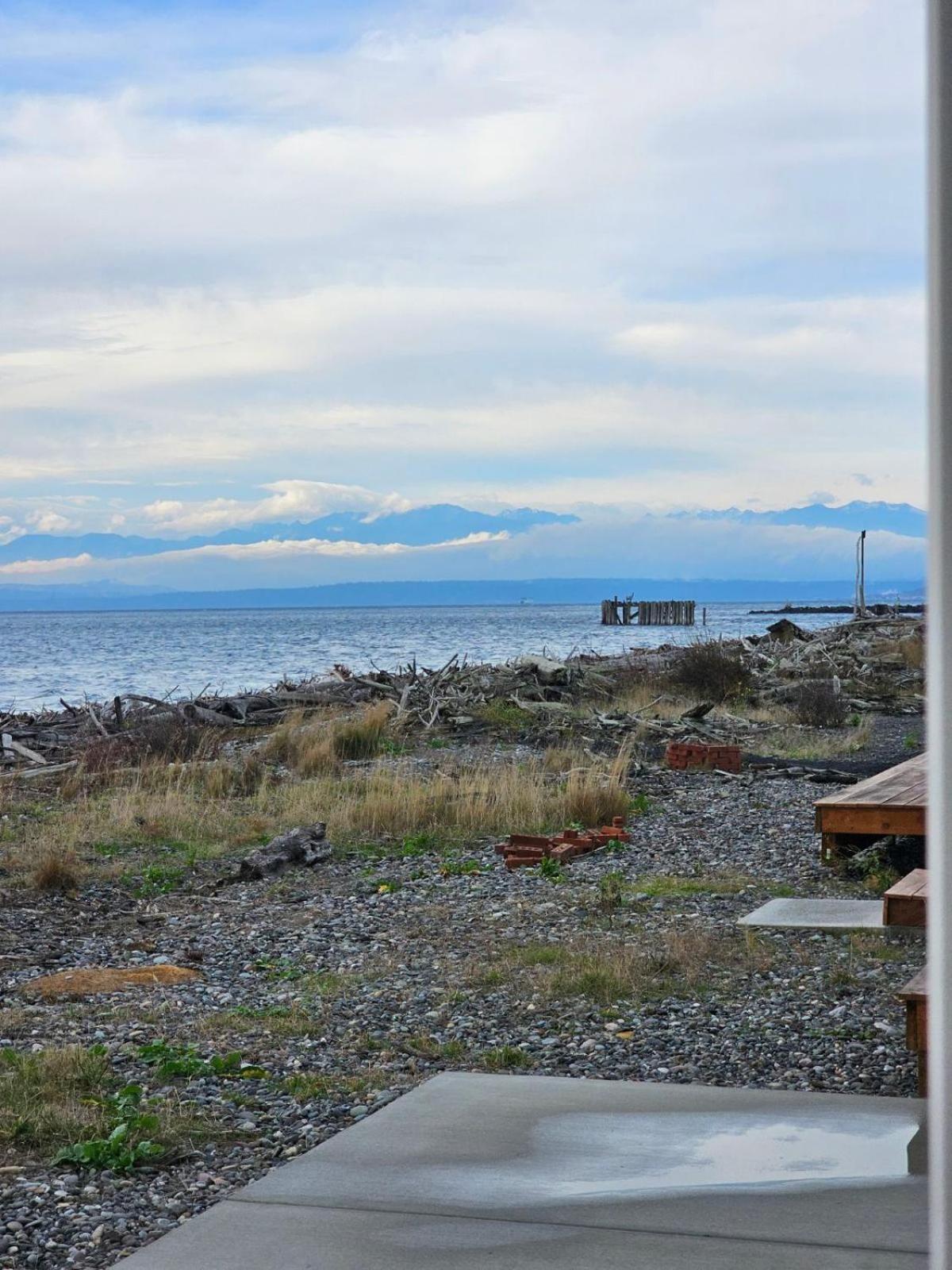 Modern Beachfront Stay at the Admiralty Retreat view 2