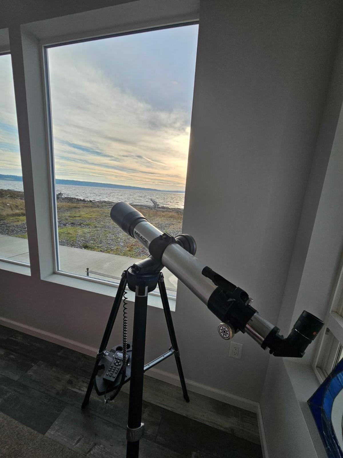 Modern Beachfront Stay at the Admiralty Retreat view 4
