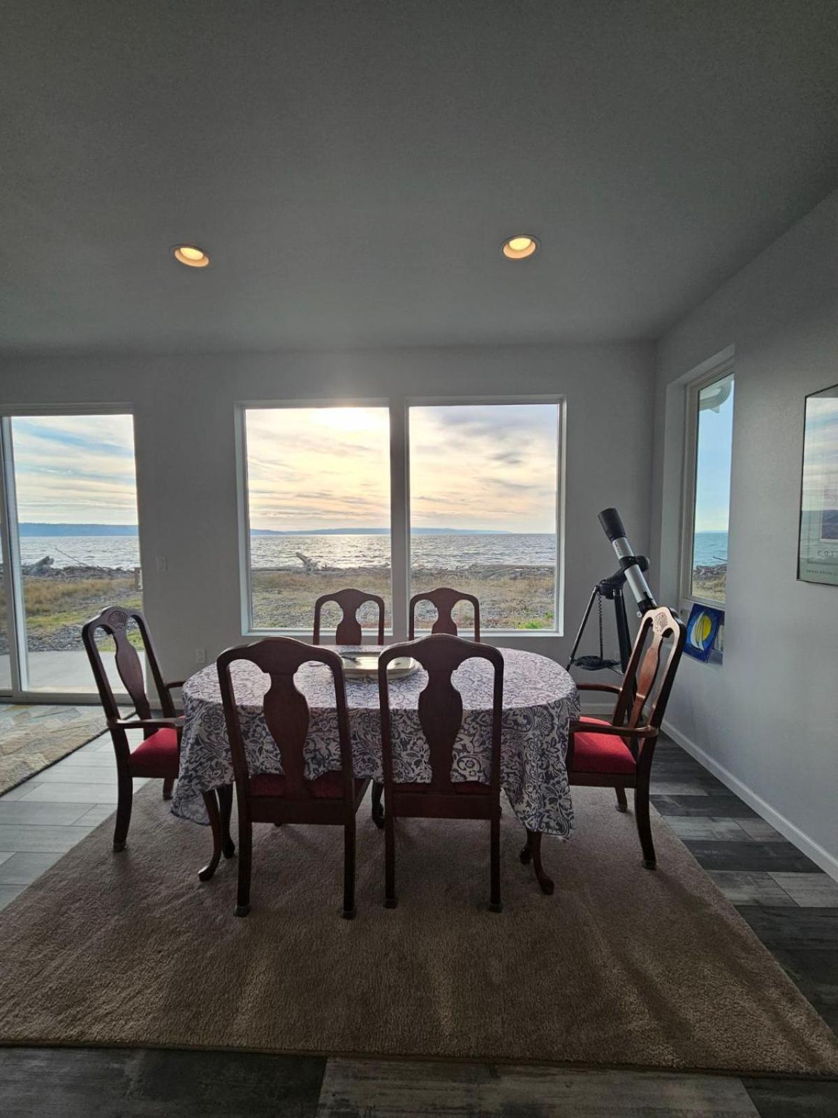 Modern Beachfront Stay at the Admiralty Retreat view 5