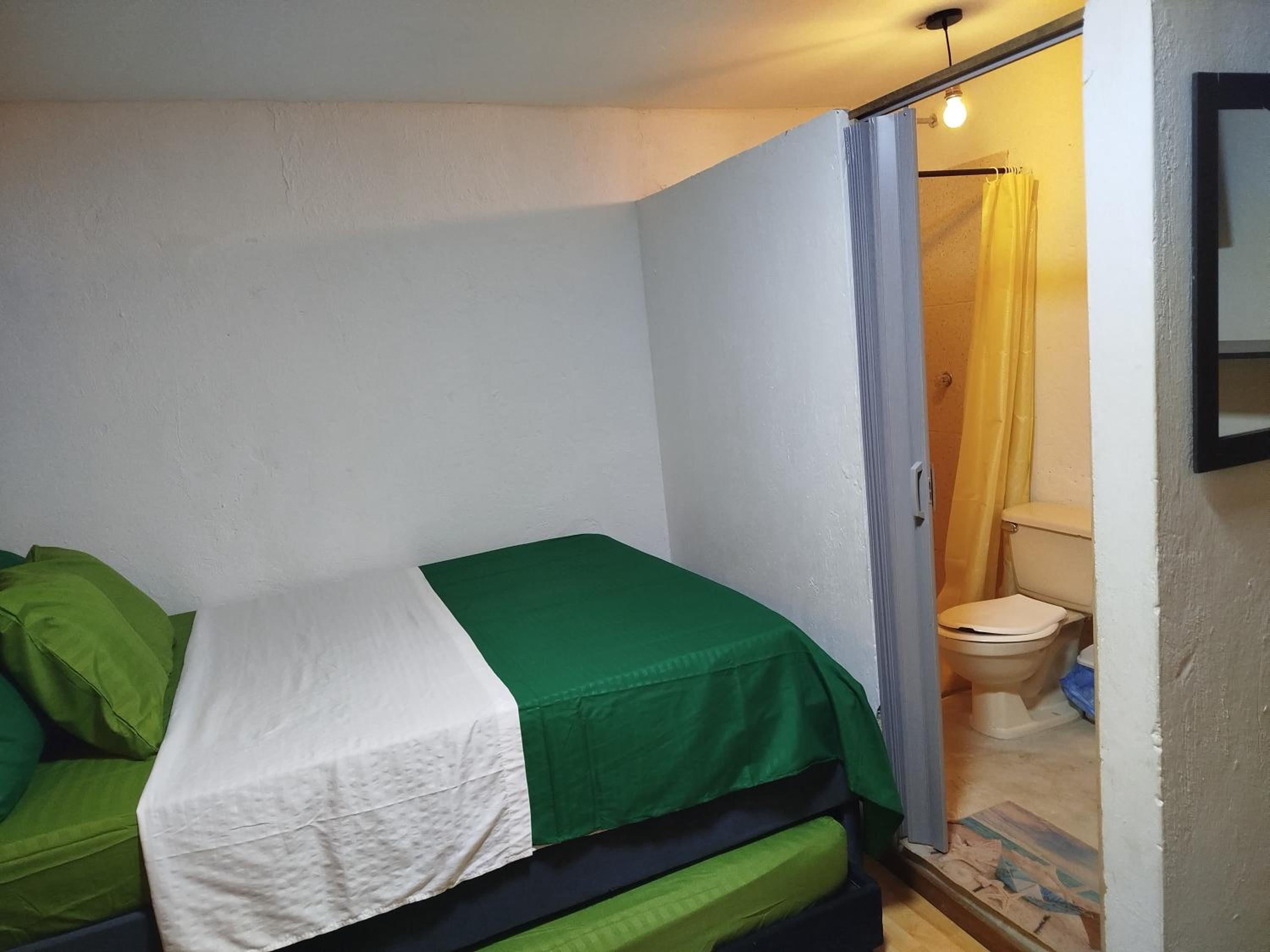 Hb5 Family Room with private bathroom facing the sea