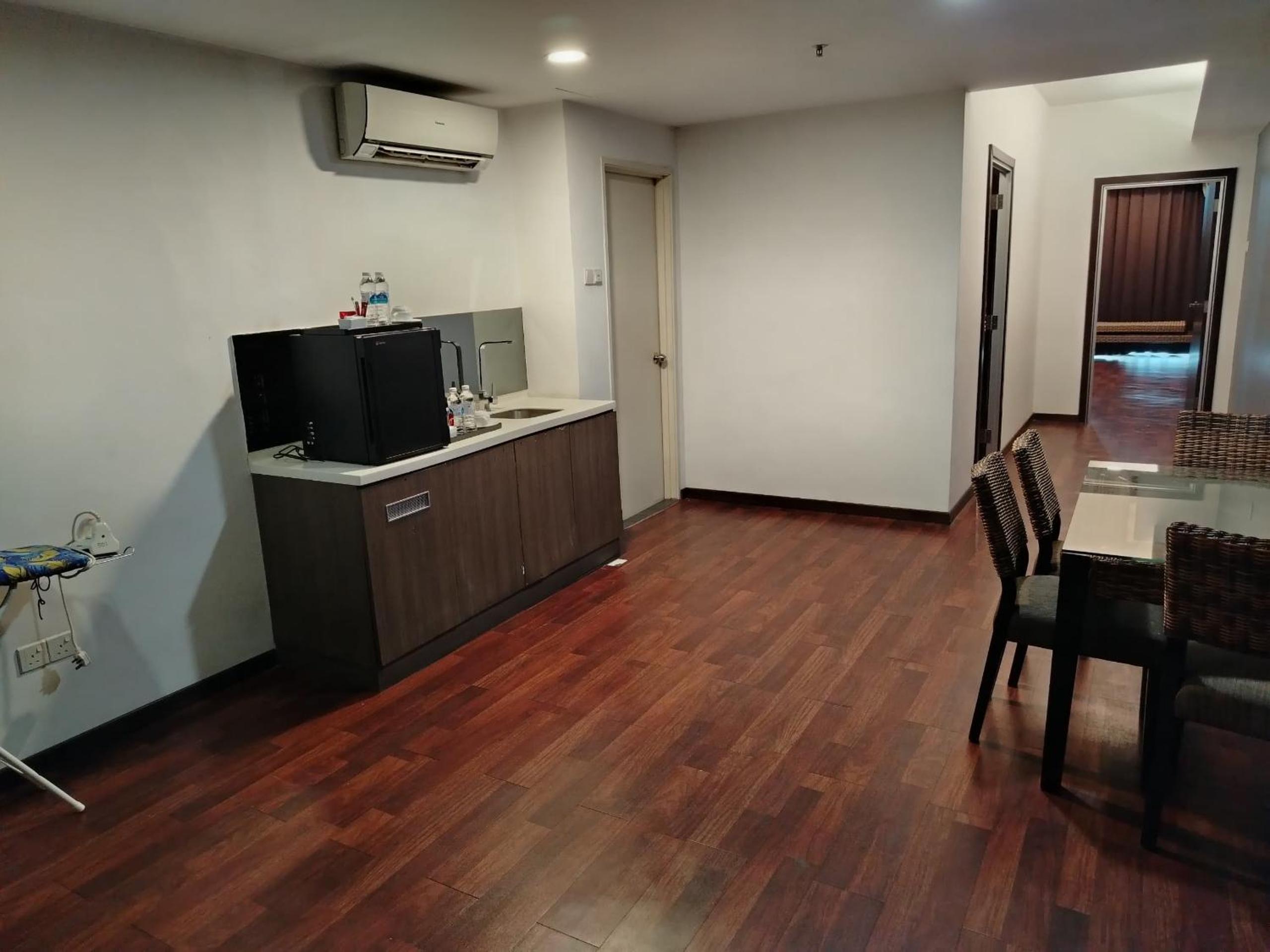 591 Cozy Haven Residence photo 4