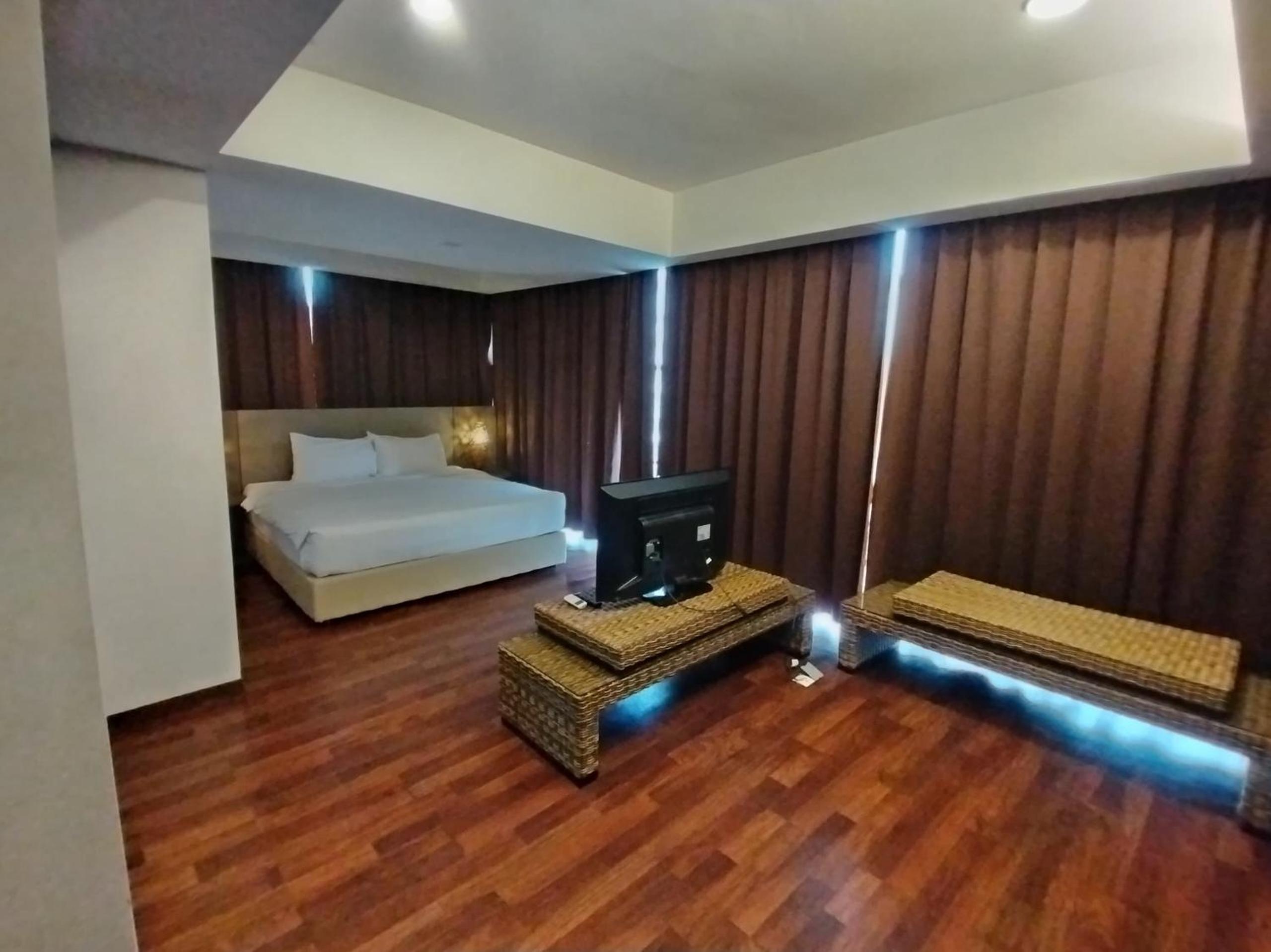591 Cozy Haven Residence photo 6