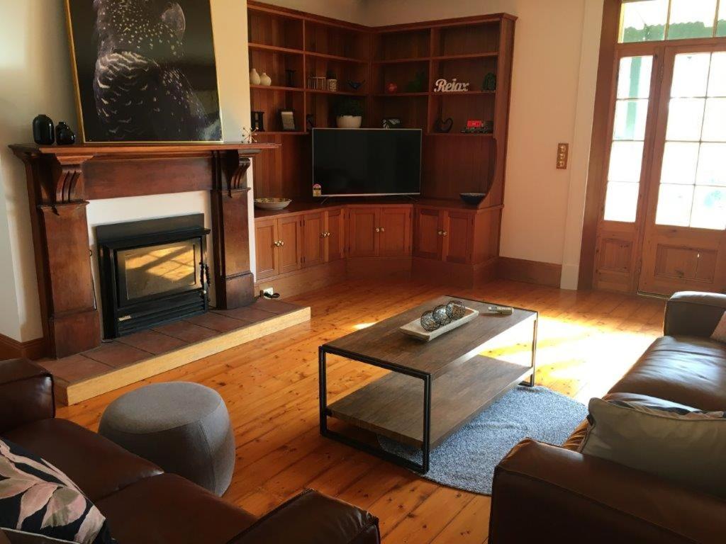 CLAYFIELD HOMESTEAD - rustic country accommodation