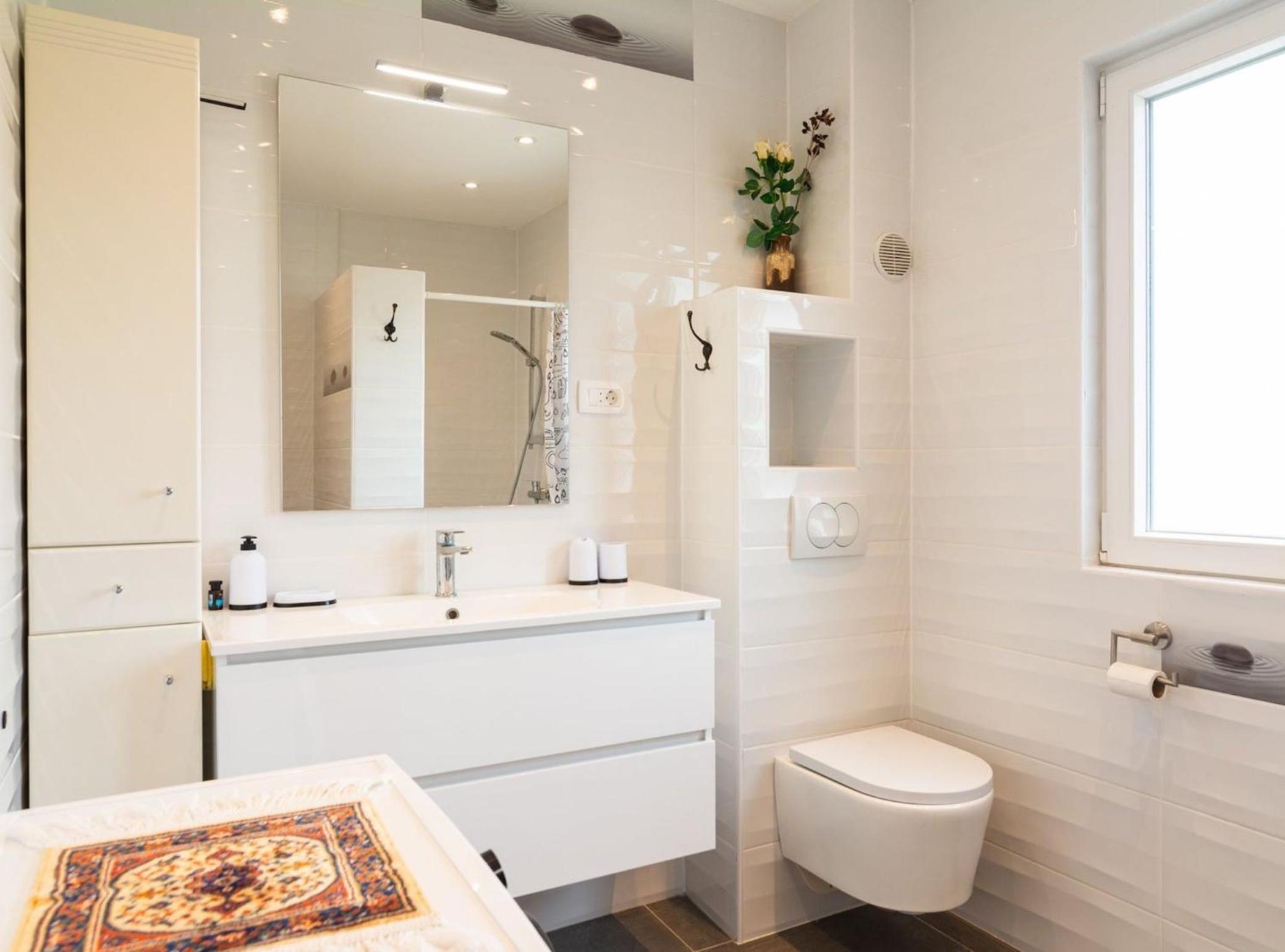 Elegant Sutivan Apartments with Balcony