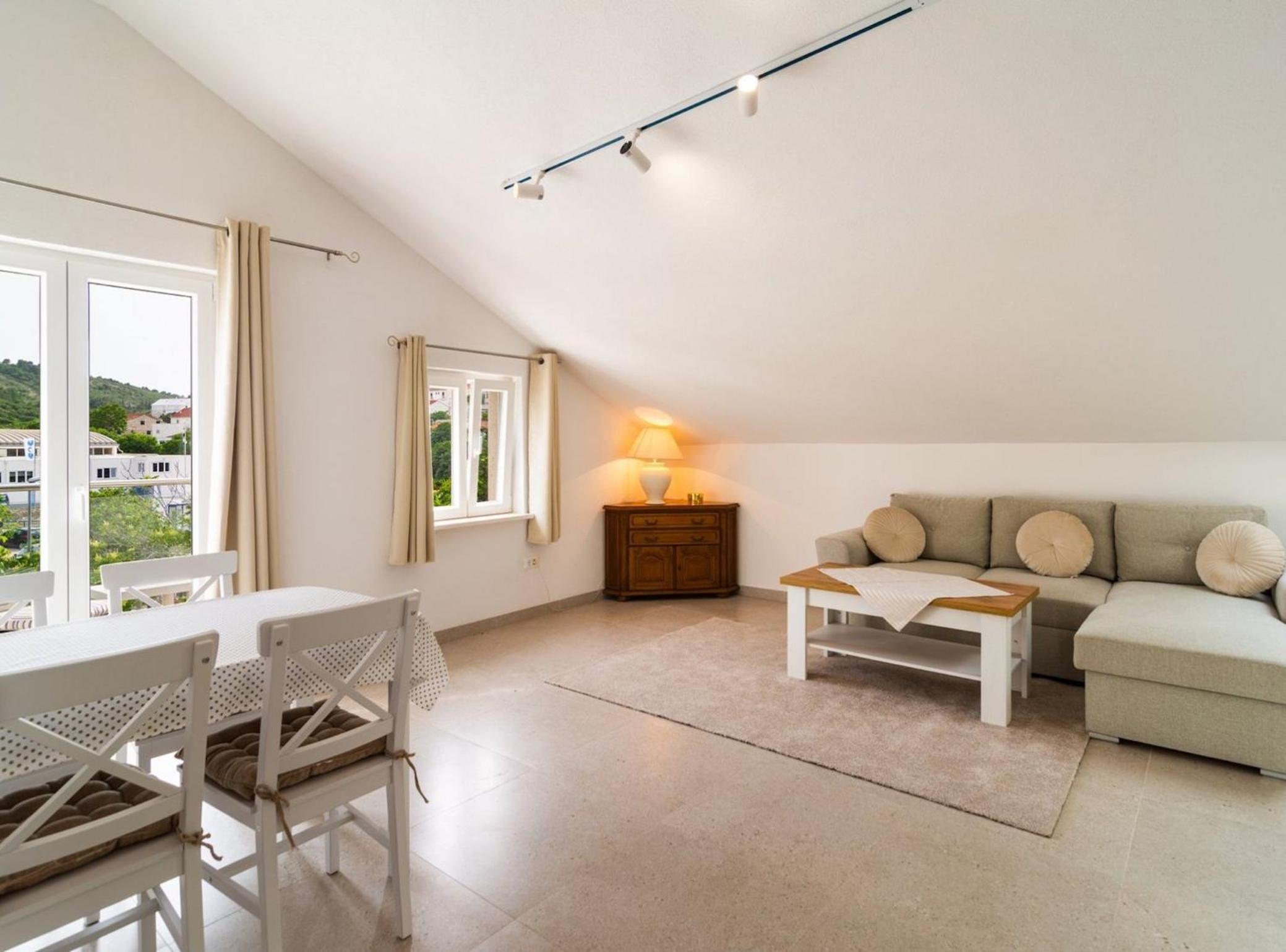 Elegant Sutivan Apartments with Balcony