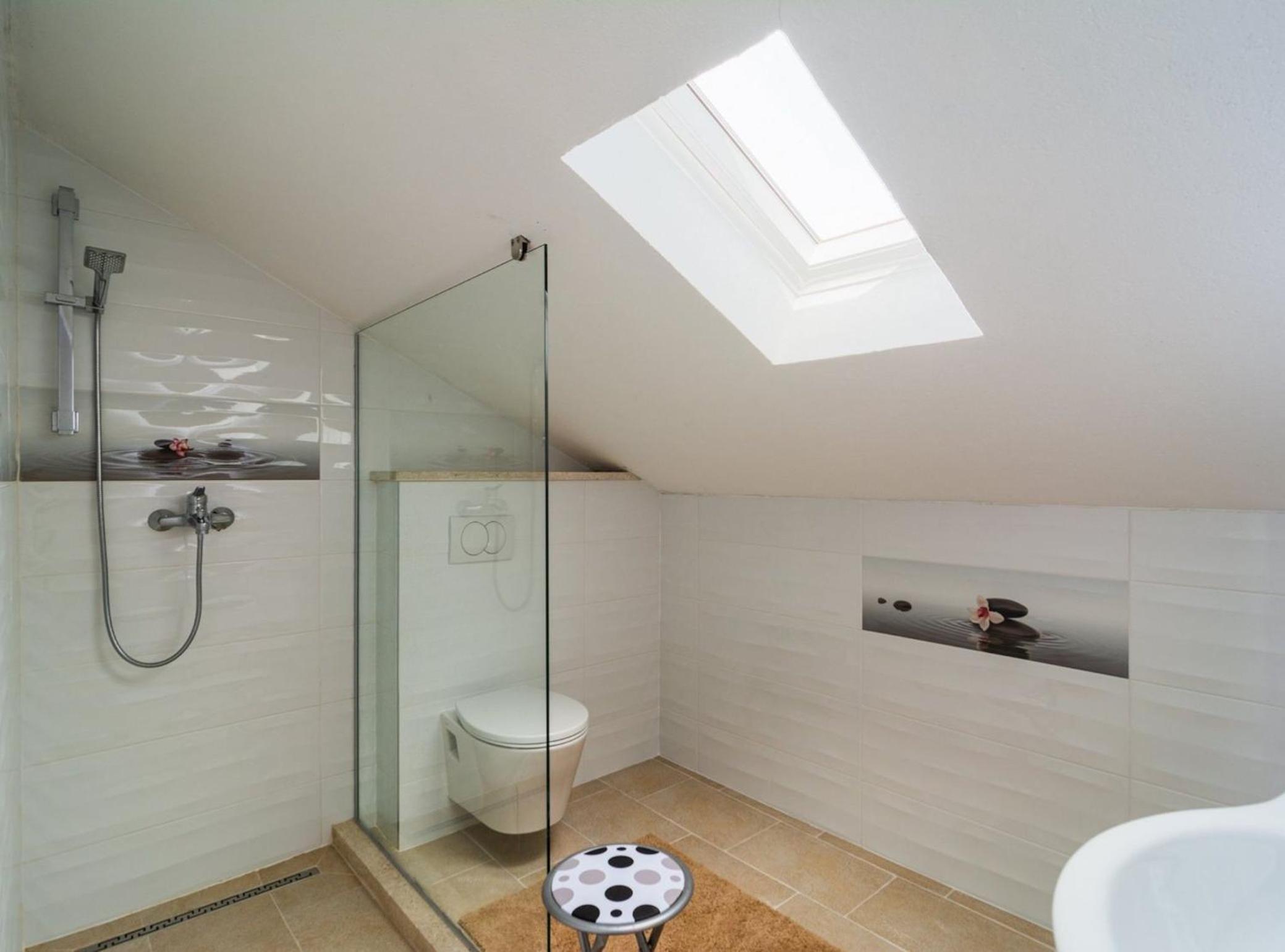 Elegant Sutivan Apartments with Balcony
