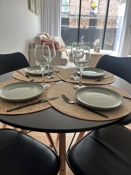 Luxury And Serene 2 Bed Near CBD With Parking view 5