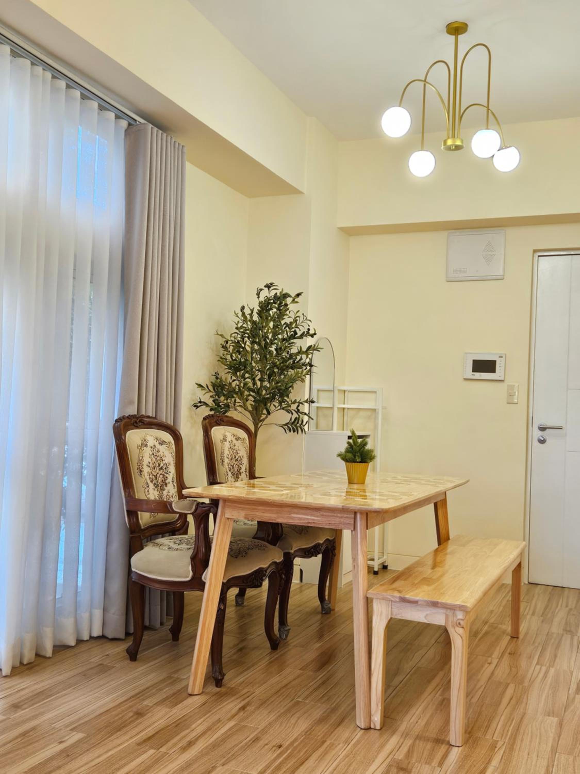 A Retro Style One Bedroom view 4