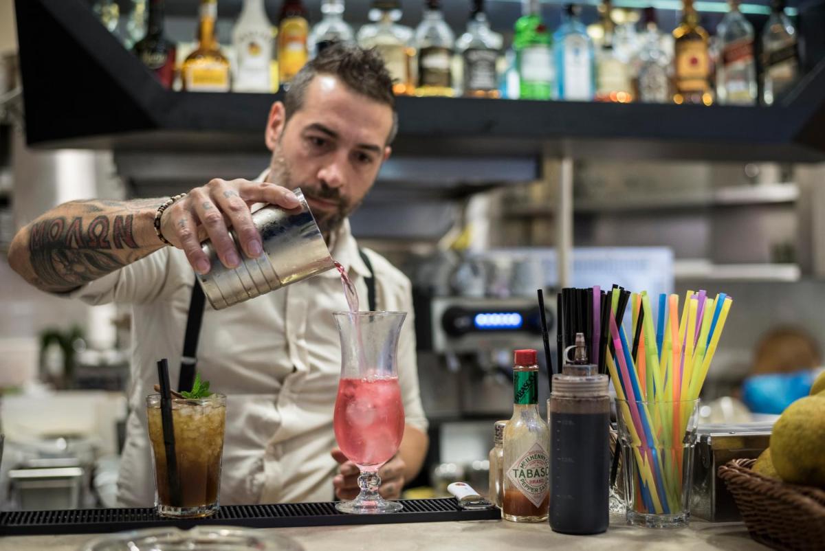 bar
