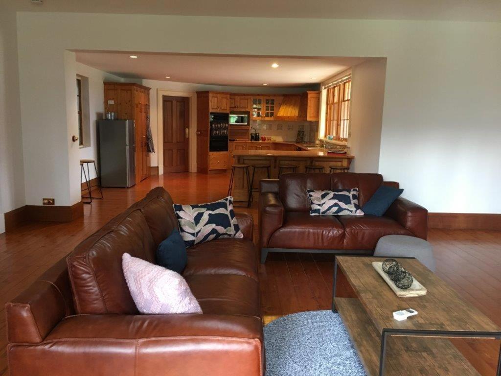 CLAYFIELD HOMESTEAD - rustic country accommodation