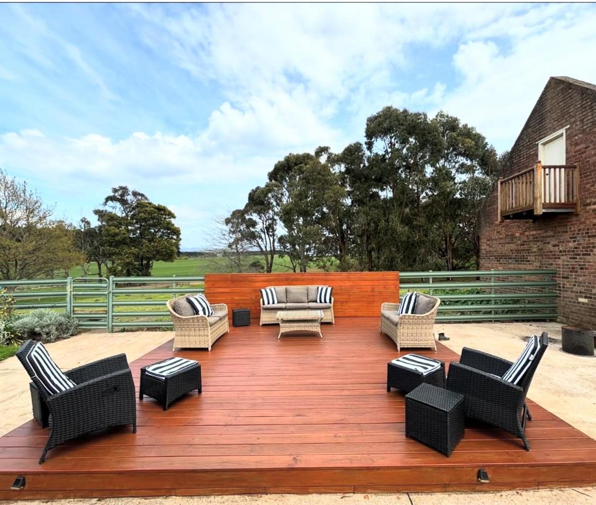 CLAYFIELD HOMESTEAD - rustic country accommodation
