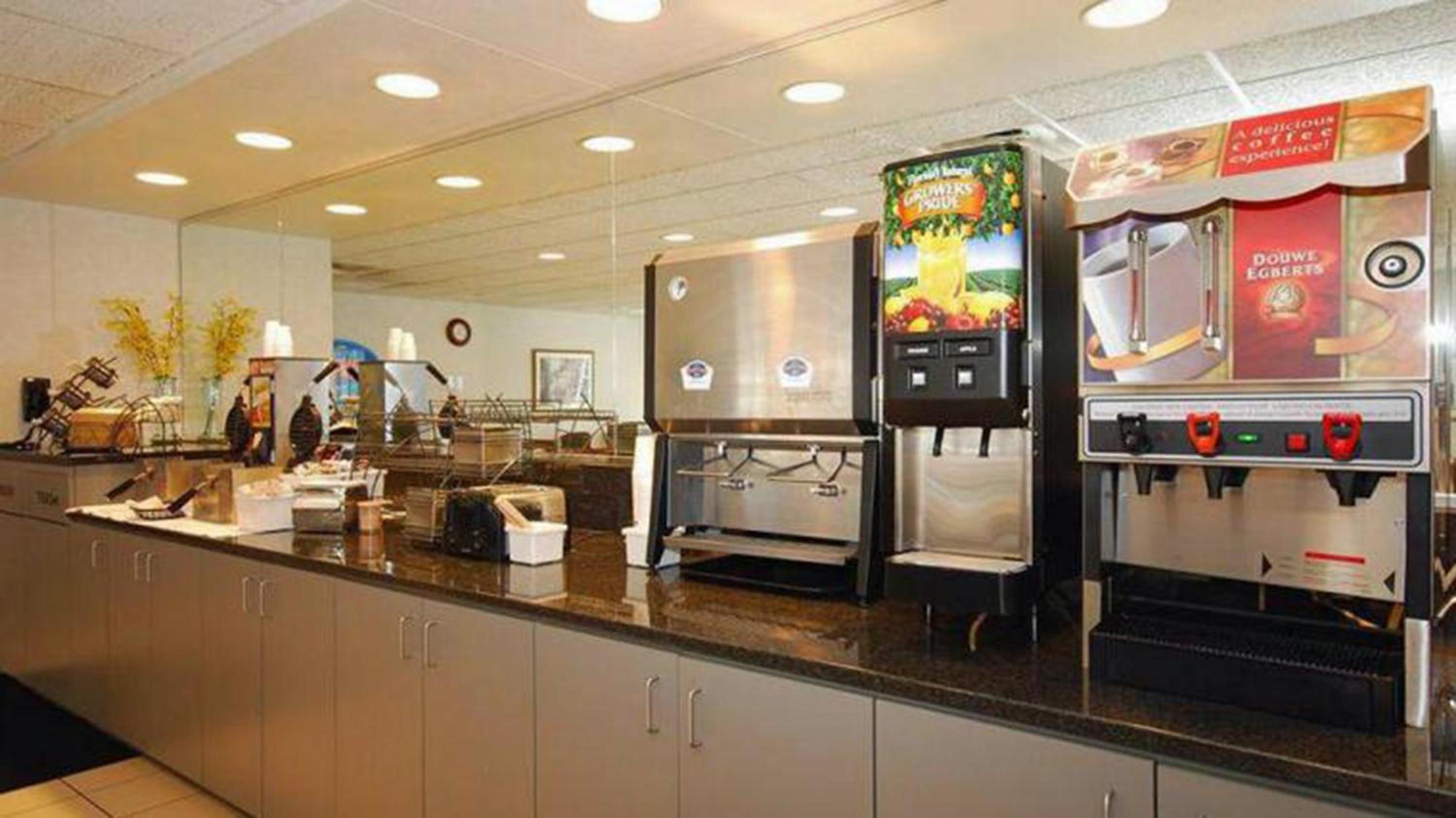 Des Moines Vacations - Baymont by Wyndham Des Moines Airport - Property Image 4