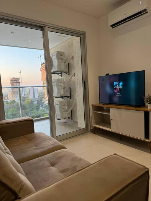 Molas, piso 8, piscina y cine