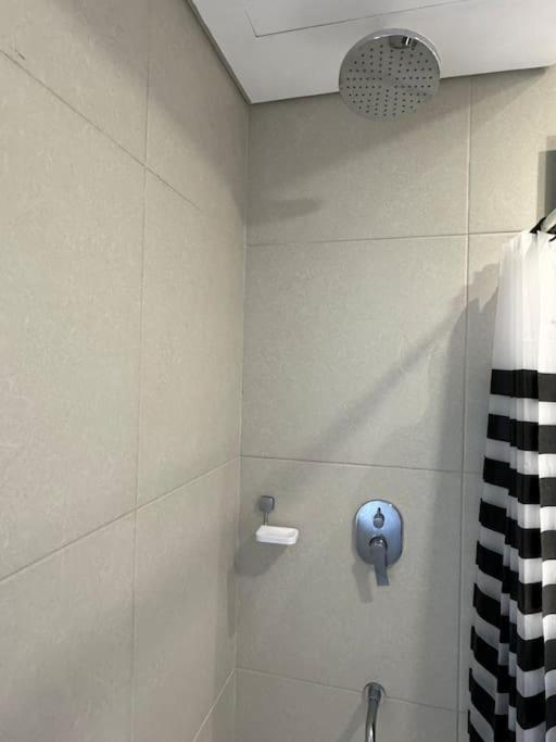 Molas, piso 8, piscina y cine
