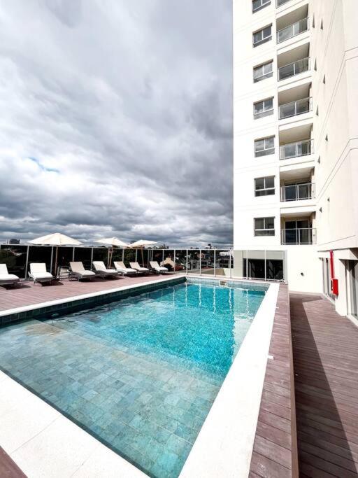 Molas, piso 8, piscina y cine