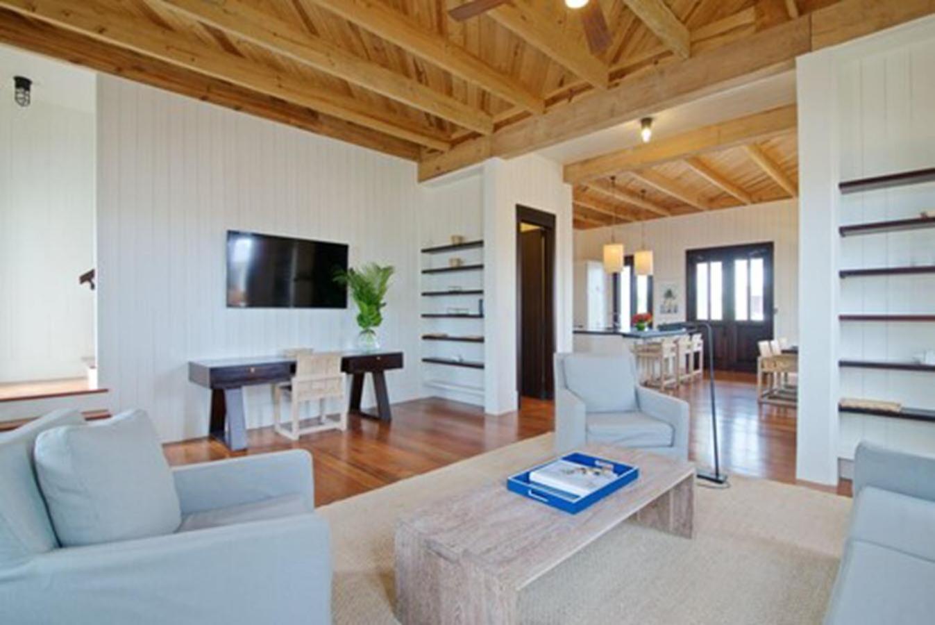 Mahogany Bay Resort and Beach Club, Curio Collection