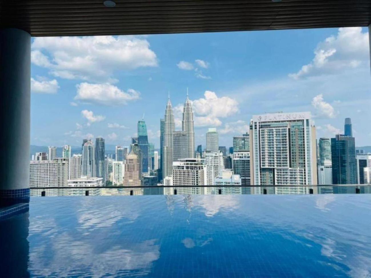 The Luxe Colony KLCC by Sky Pool