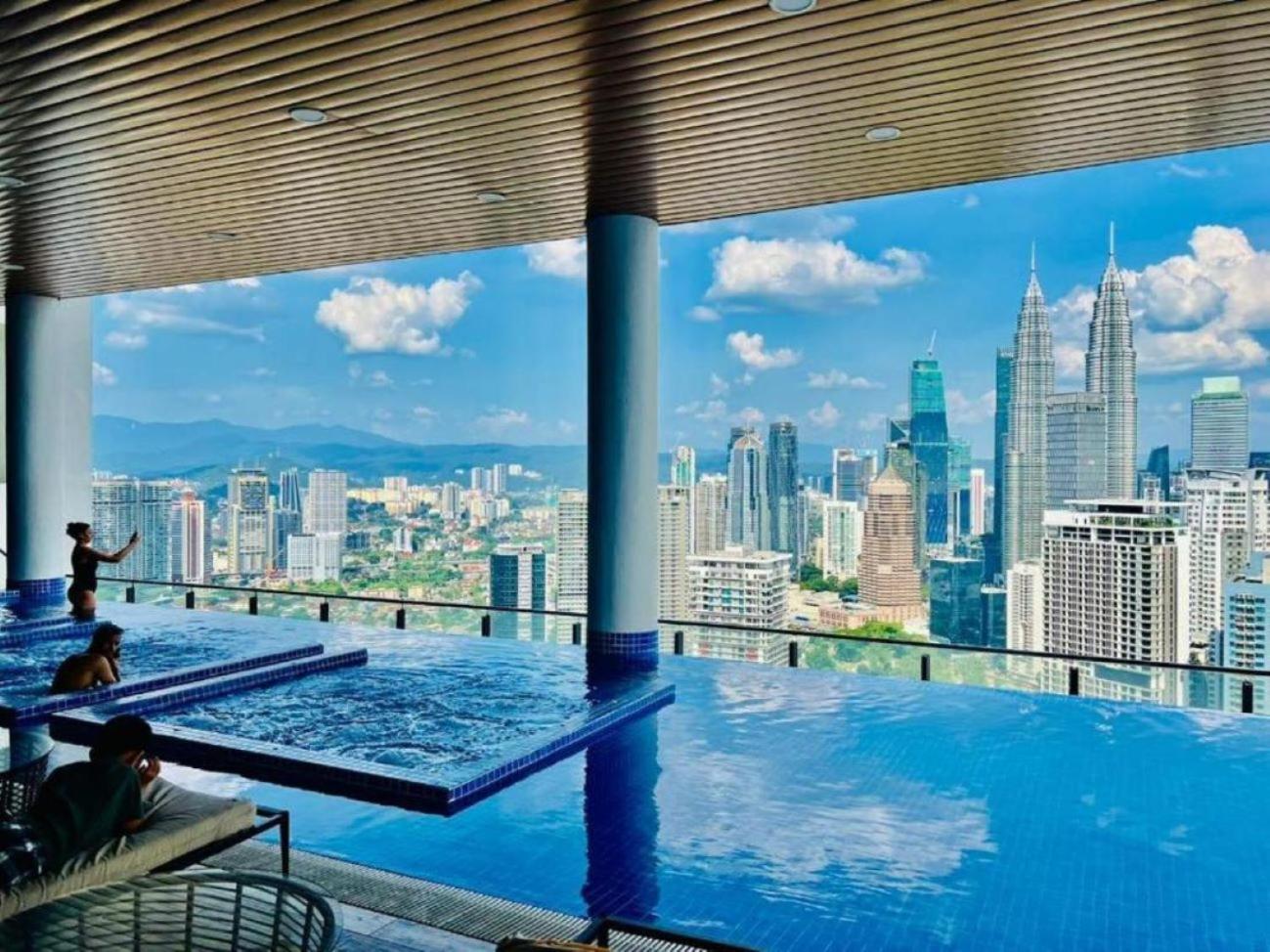 The Luxe Colony KLCC by Sky Pool