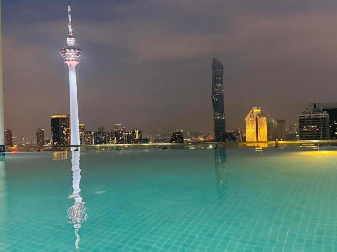 The Luxe Colony KLCC by Sky Pool