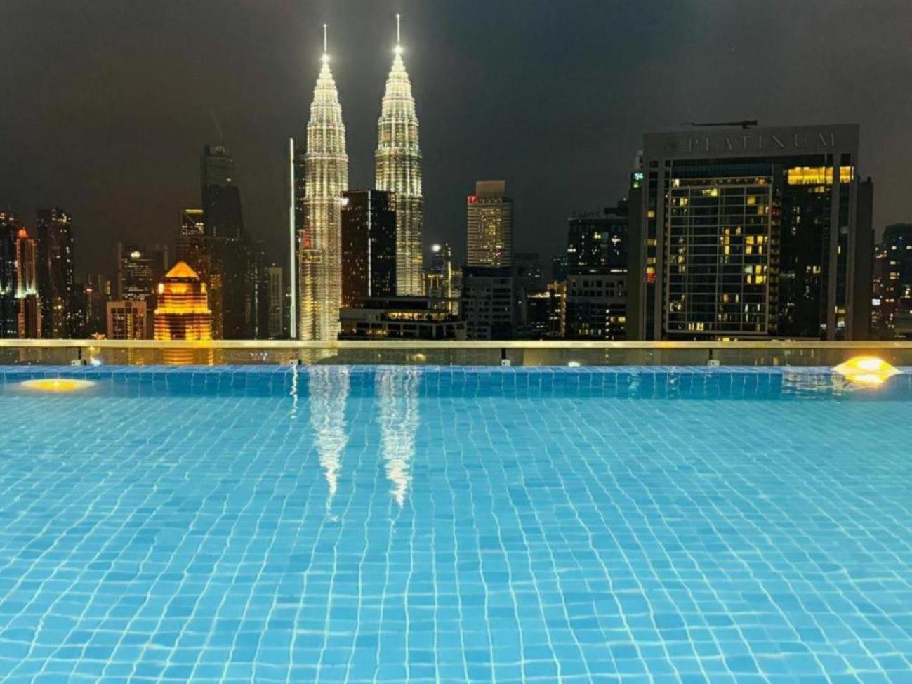 The Luxe Colony KLCC by Sky Pool