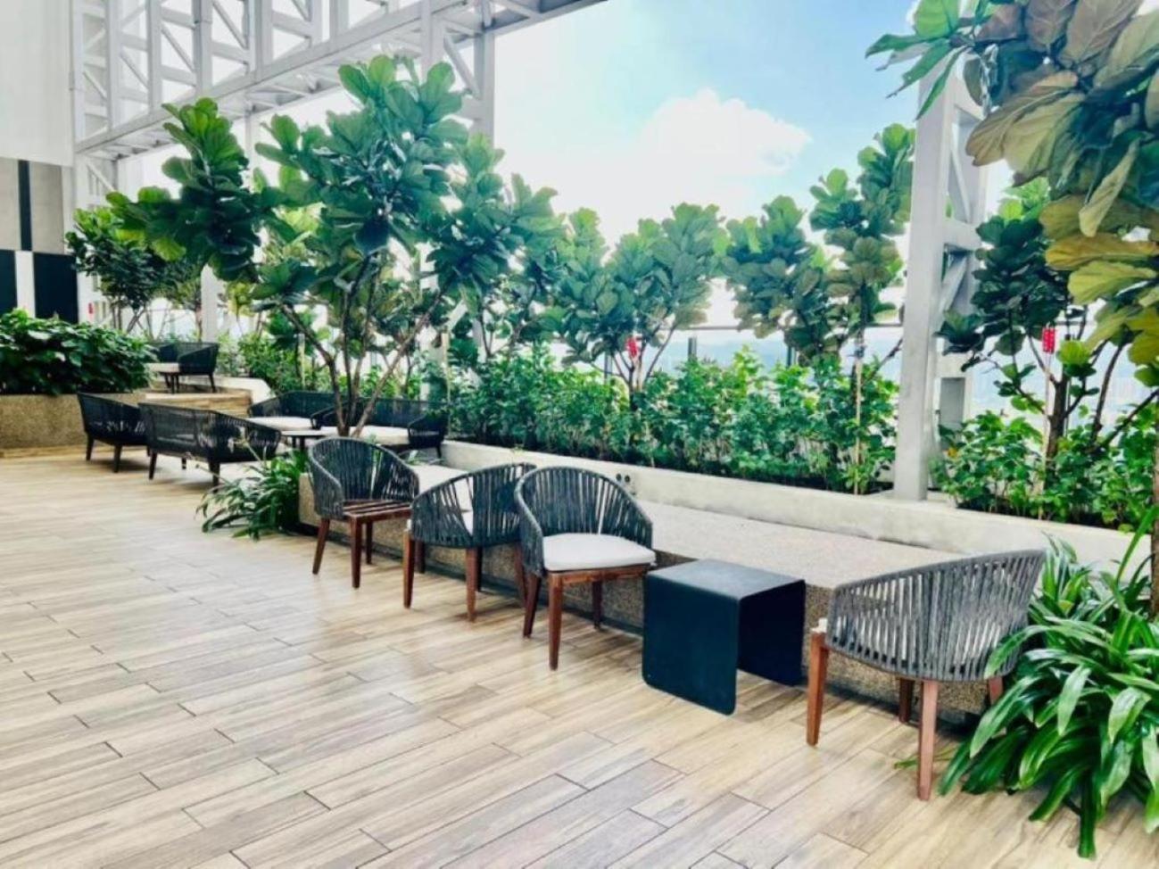 The Luxe Colony KLCC by Sky Pool