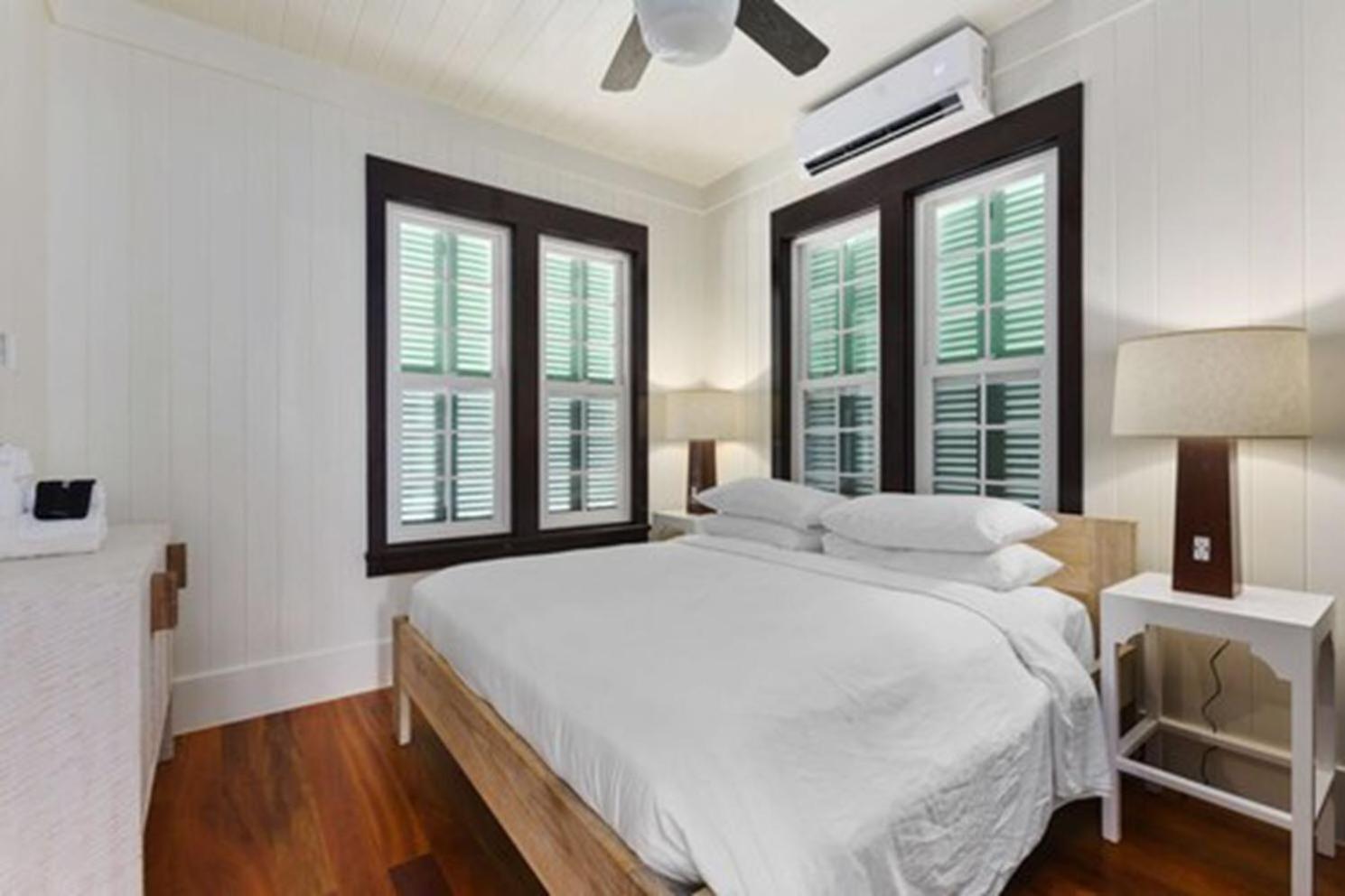 Mahogany Bay Resort and Beach Club, Curio Collection