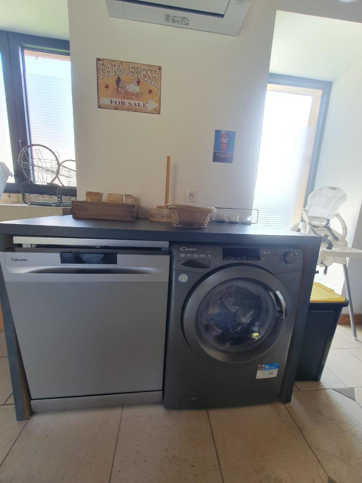 de la salle gite 8 personnes à la campagne avec jacuzzi 4 chambres 3 WC