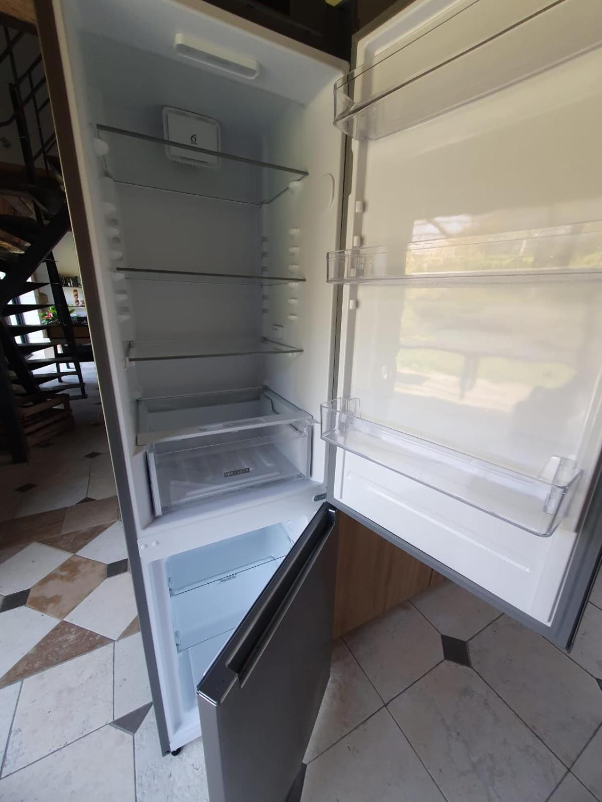 de la salle gite 8 personnes à la campagne avec jacuzzi 4 chambres 3 WC