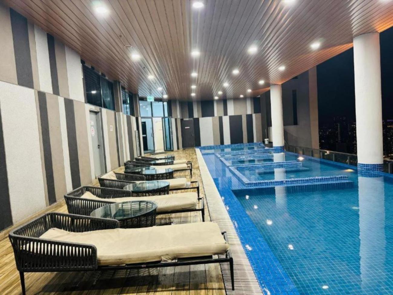 The Luxe Colony KLCC by Sky Pool